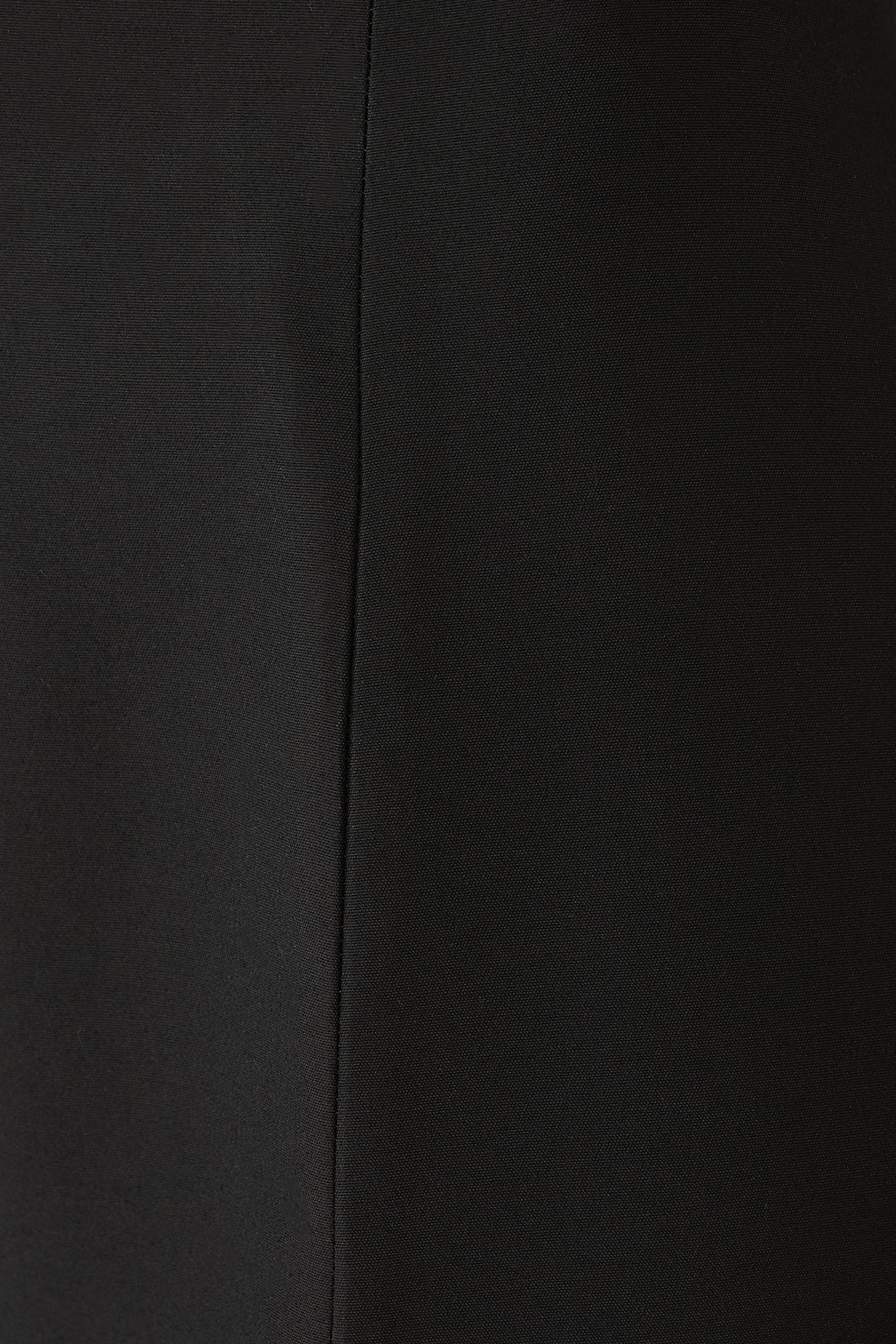 بنطال رسمي بقصة ضيقة