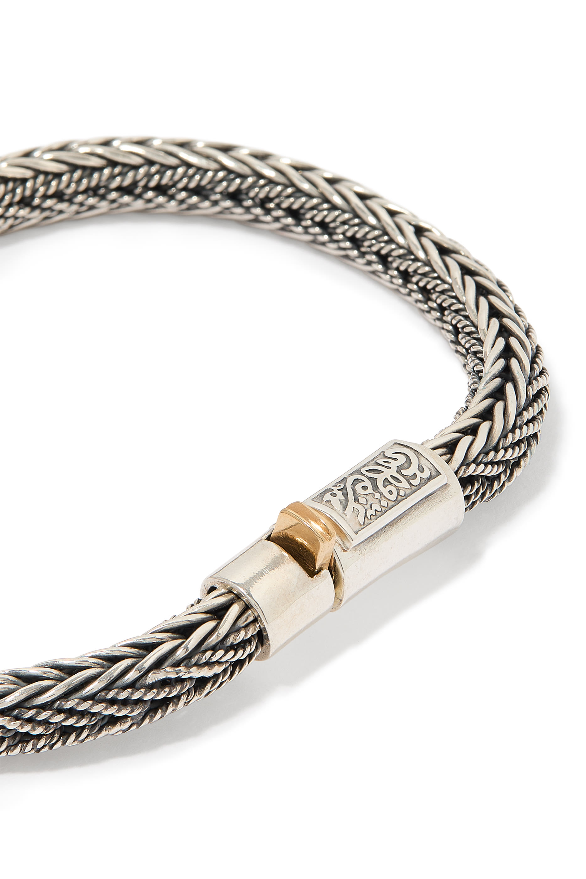 سوار بتصميم مجدول بحلية بتصميم جعران مرصعة بالماس، فضة إسترلينية وذهب أصفر عيار 18