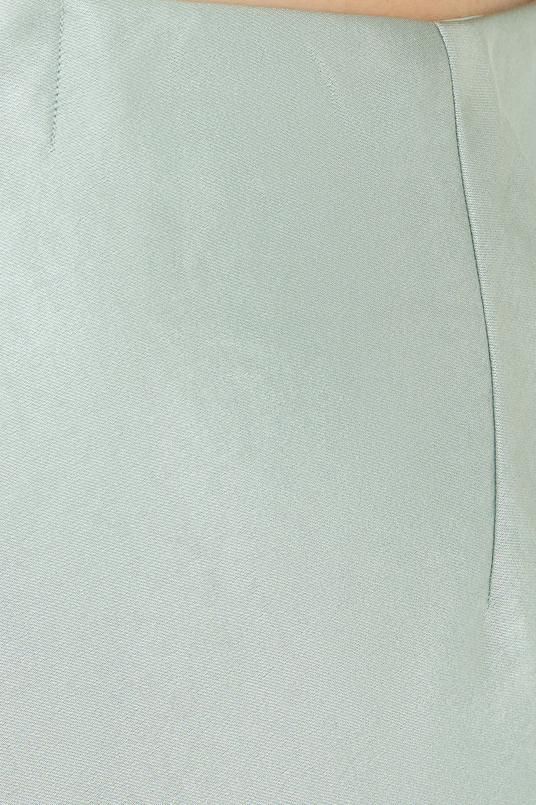 بنطال بياس بقصة واسعة ساتان