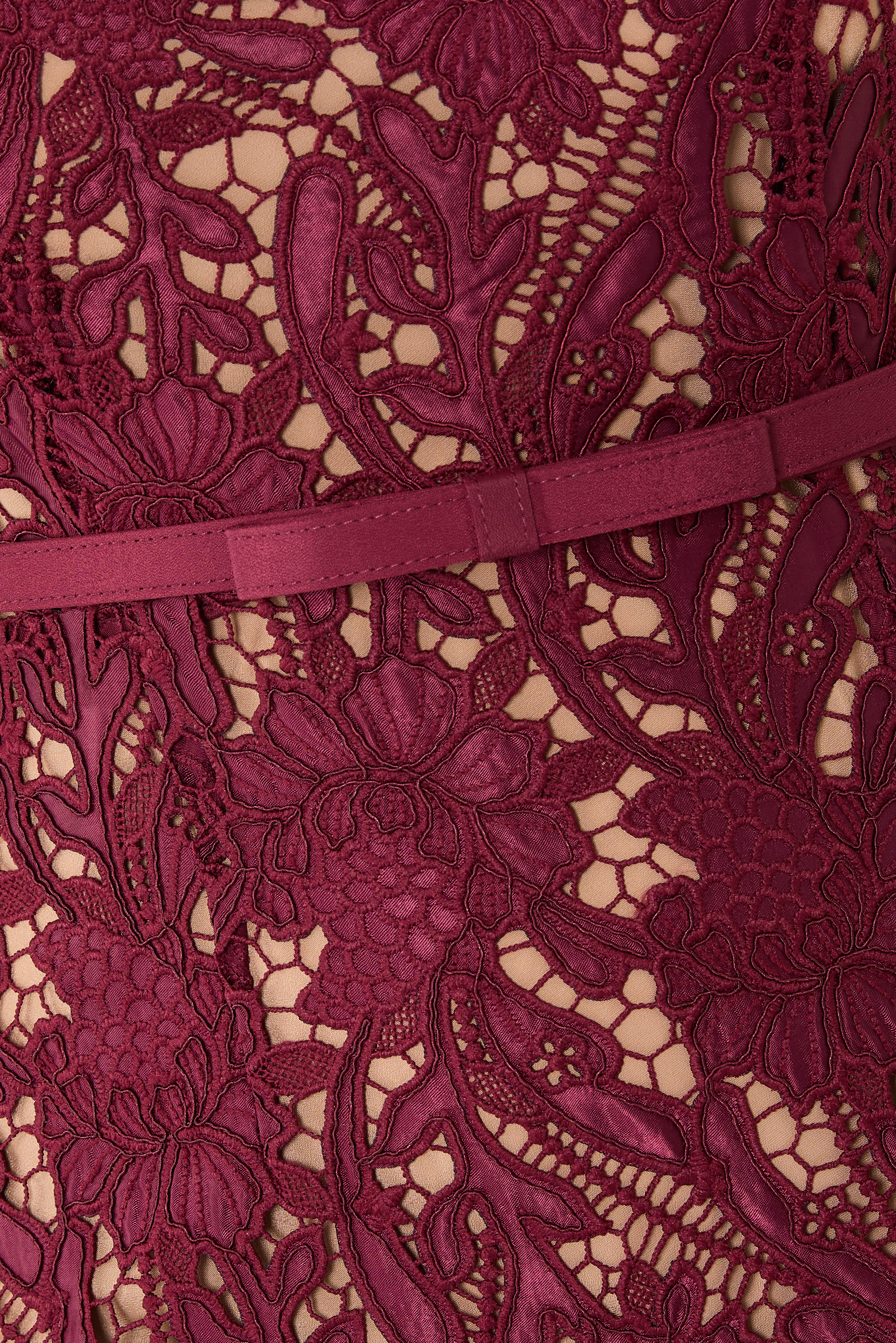 فستان متوسط الطول دانتيل جوبير