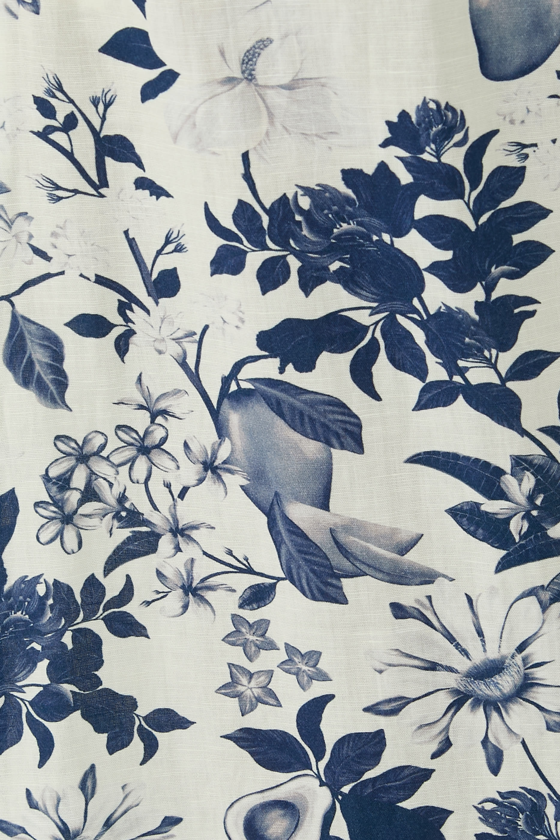 بنطال بقصة واسعة