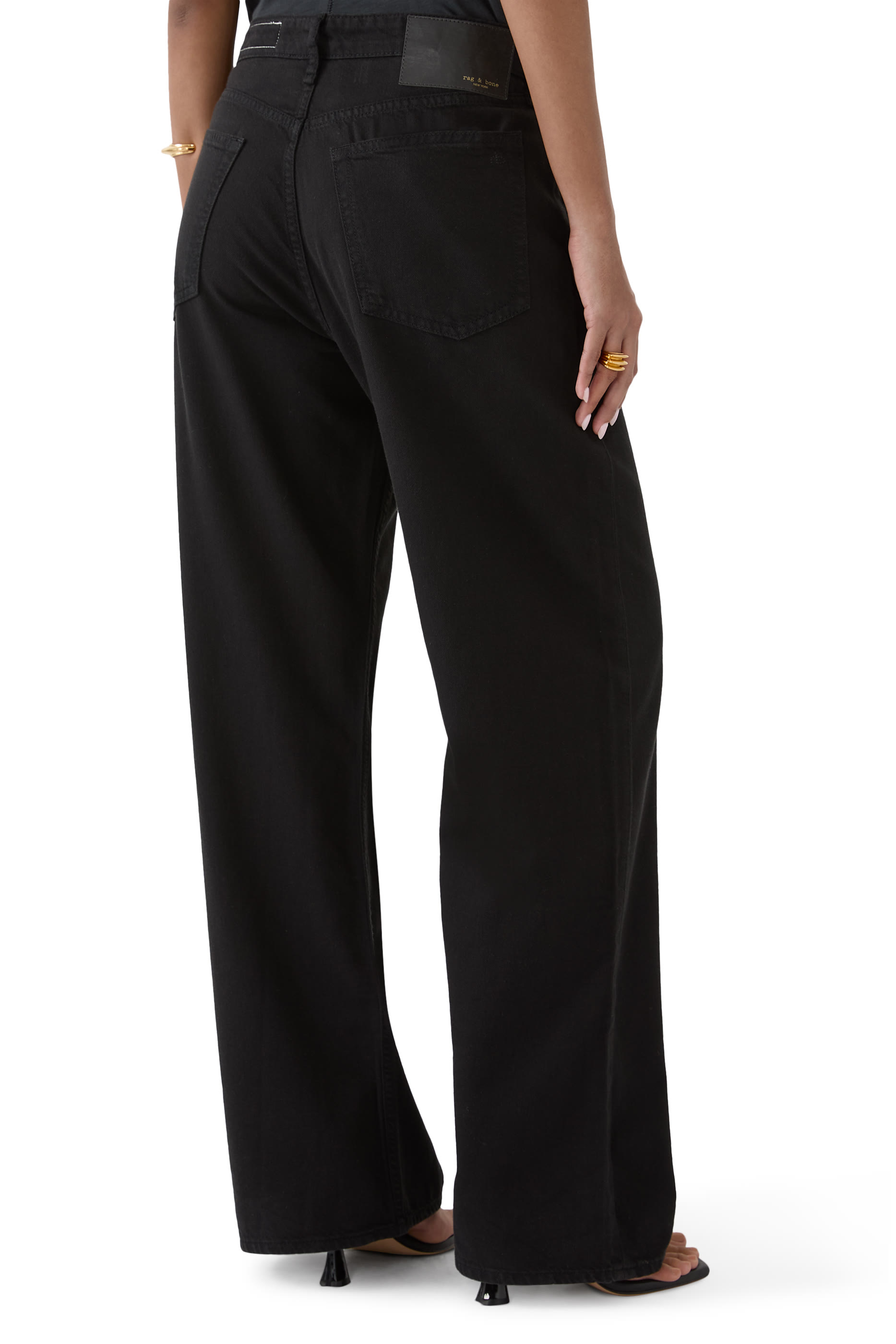 بنطال جينز لوغان بقصة ساق واسعة قماش خفيف الوزن