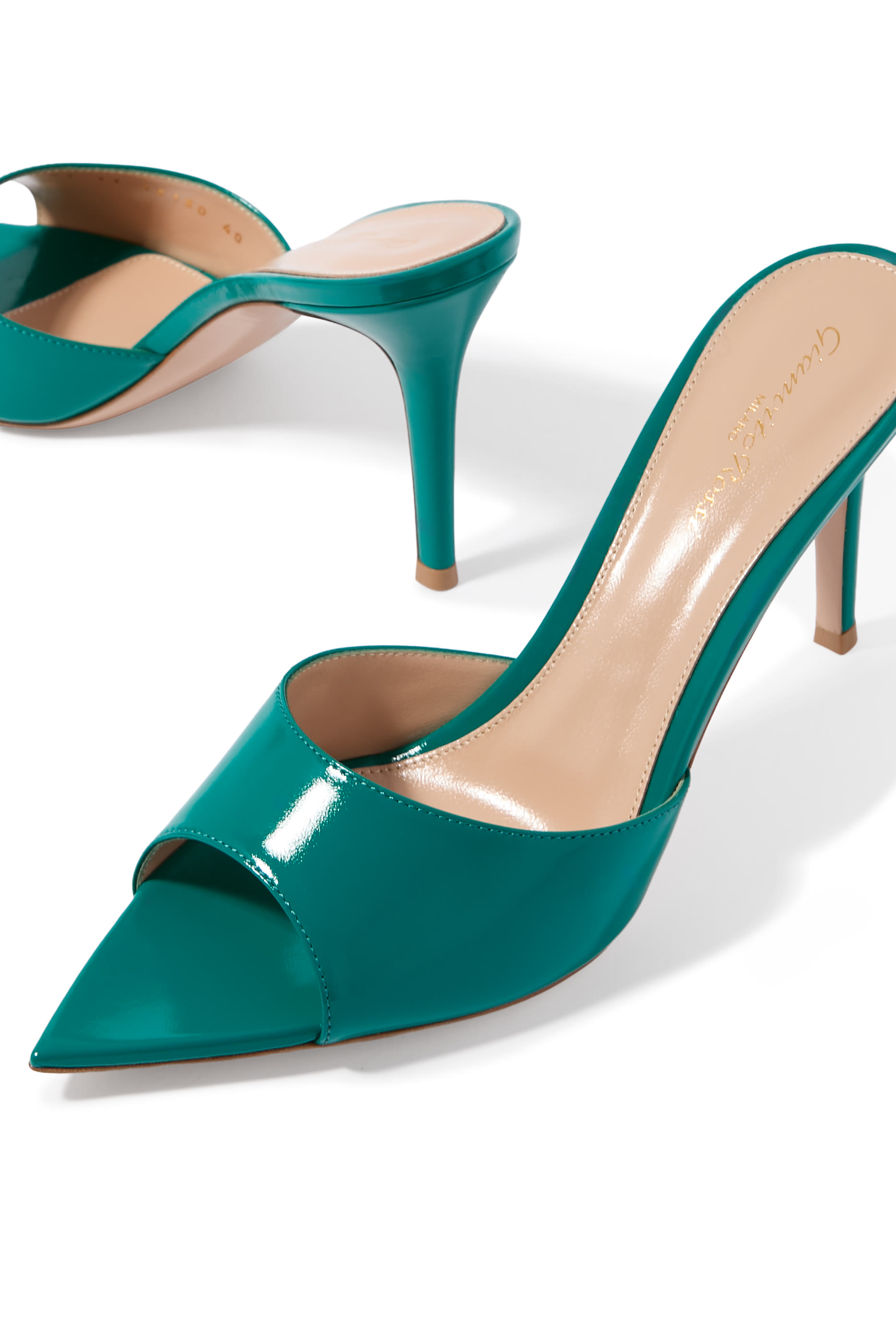 حذاء إيل 85 مفتوح من الخلف 