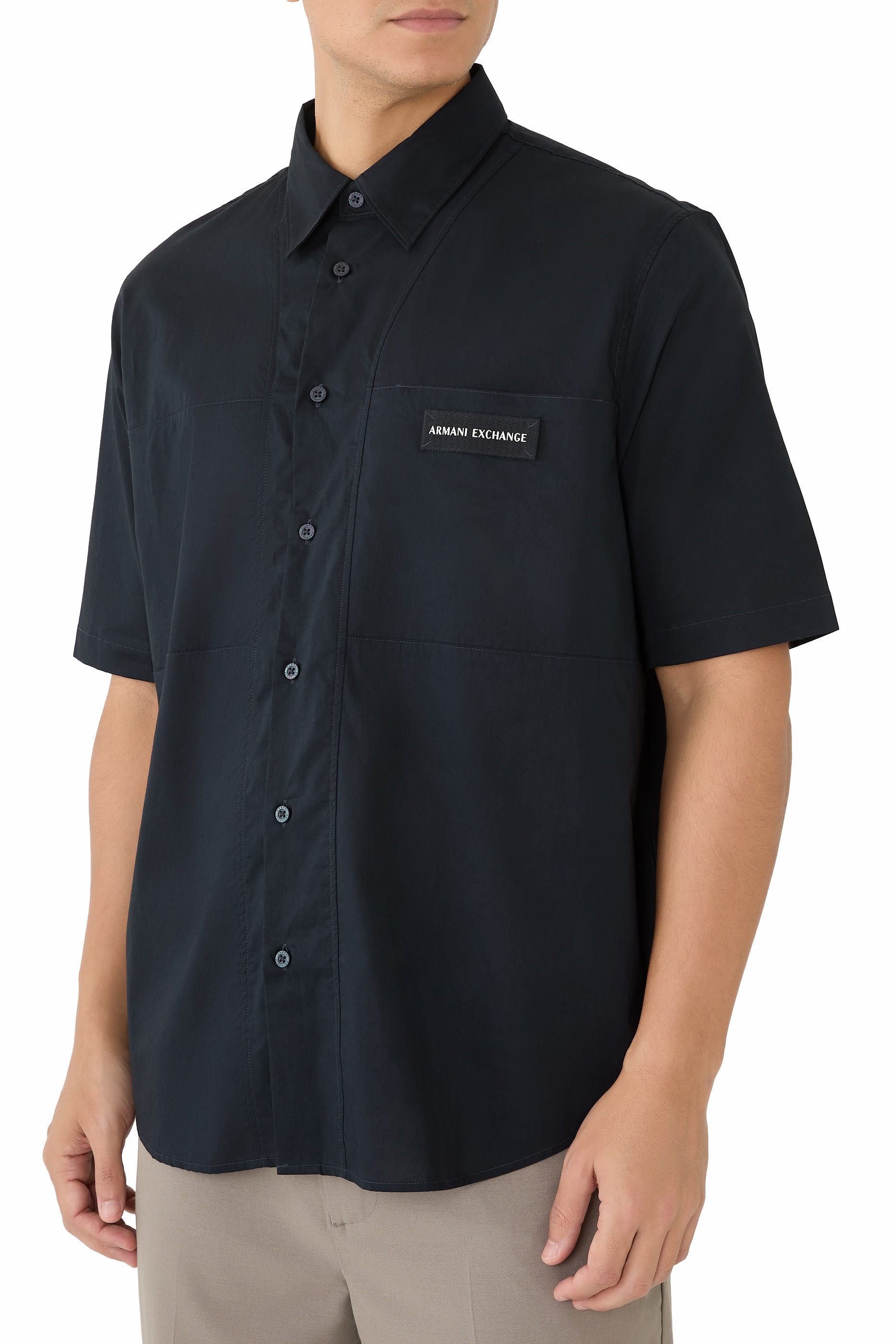 قميص بشعار الماركة