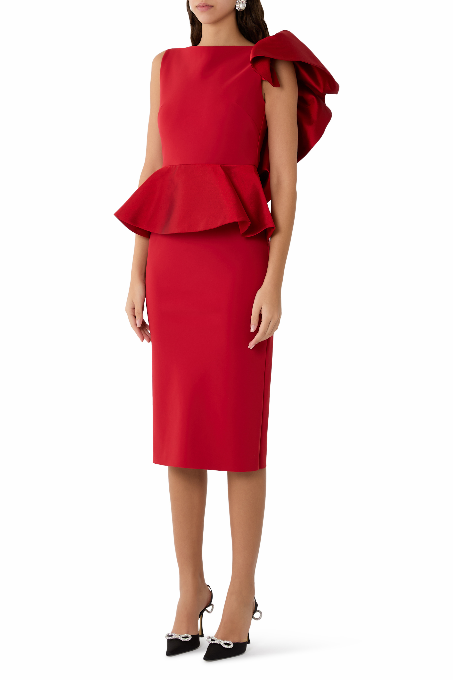 فستان كوكتيل بكتف واحد وتفاصيل كشكش