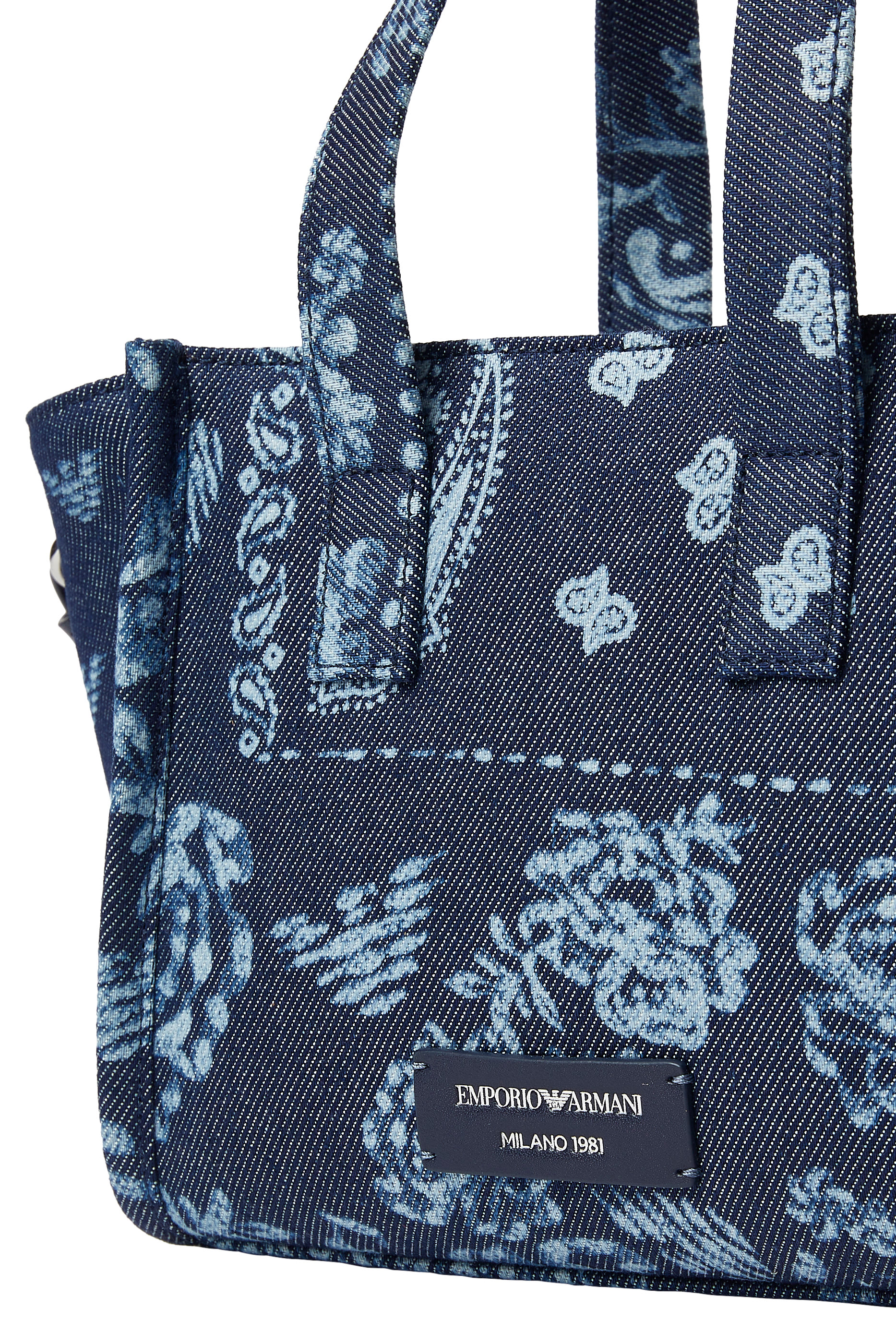 حقيبة يد صغيرة بشعار الماركة