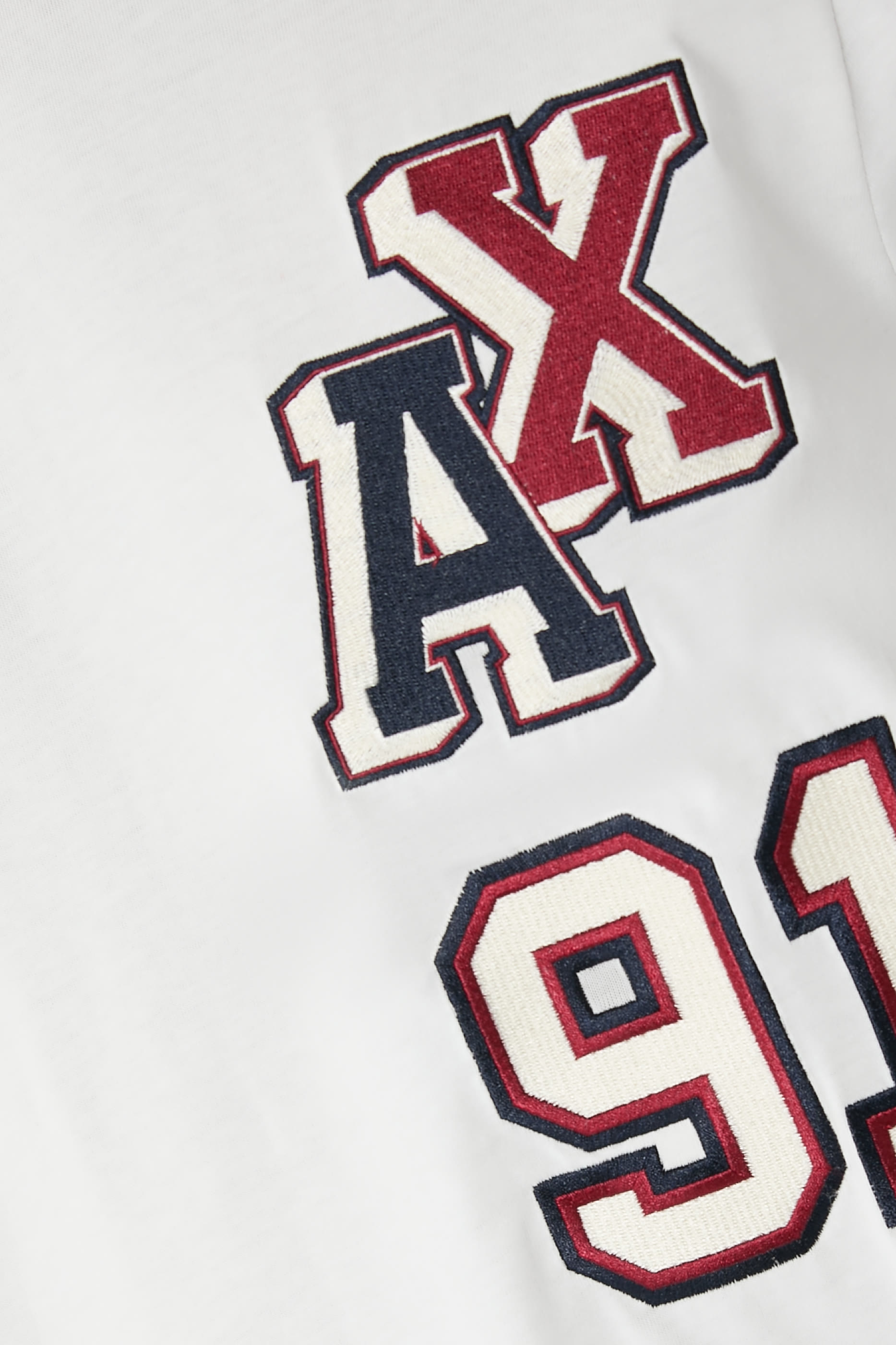  تيشيرت بقصة عادية مزين بشعارات الماركة مختلفة