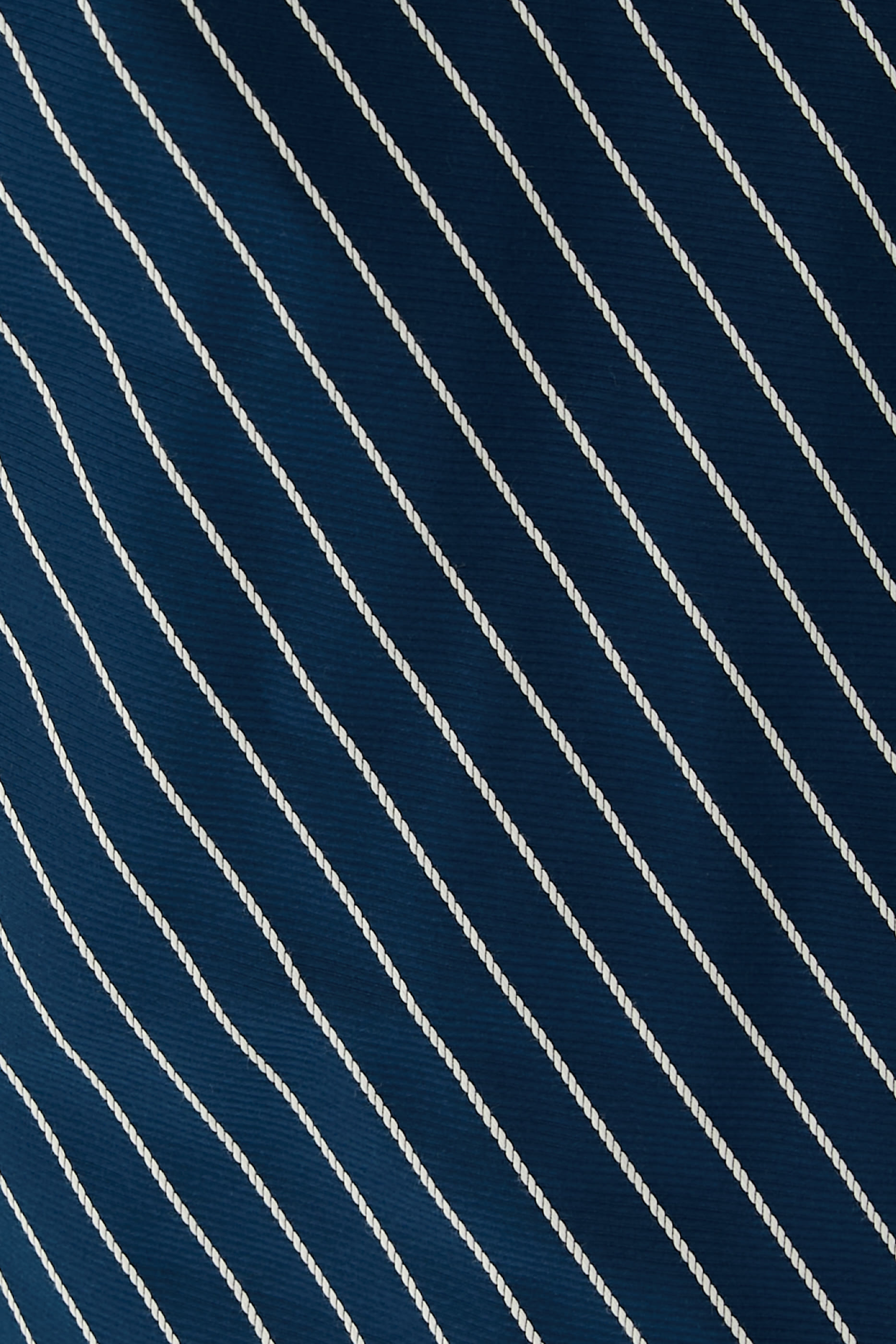 بلوزة بريتا بخطوط شيفرون