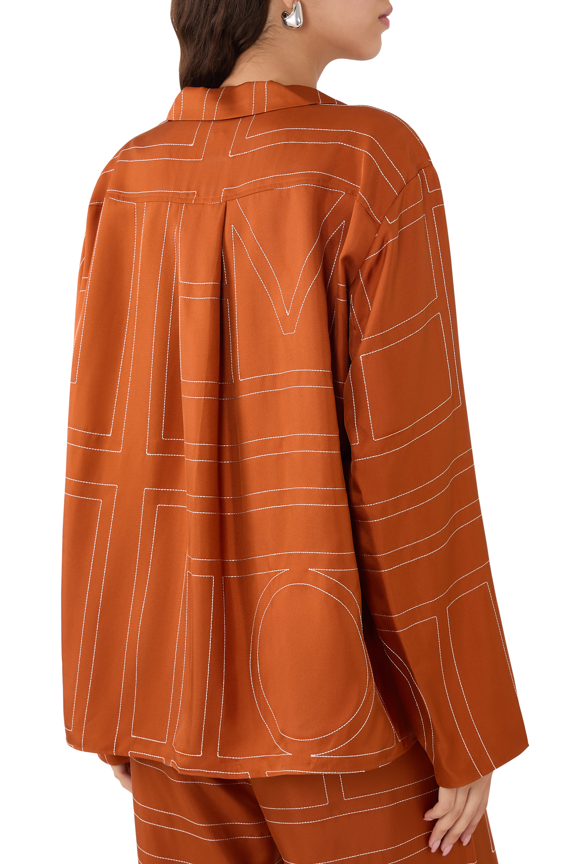 بلوزة بيجامة بنقشة حروف شعار الماركة حرير