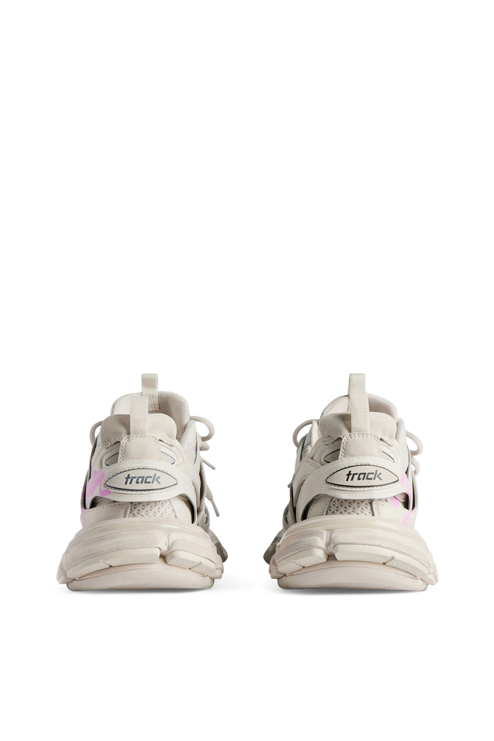 سنيكرز رياضي بشعار الماركة