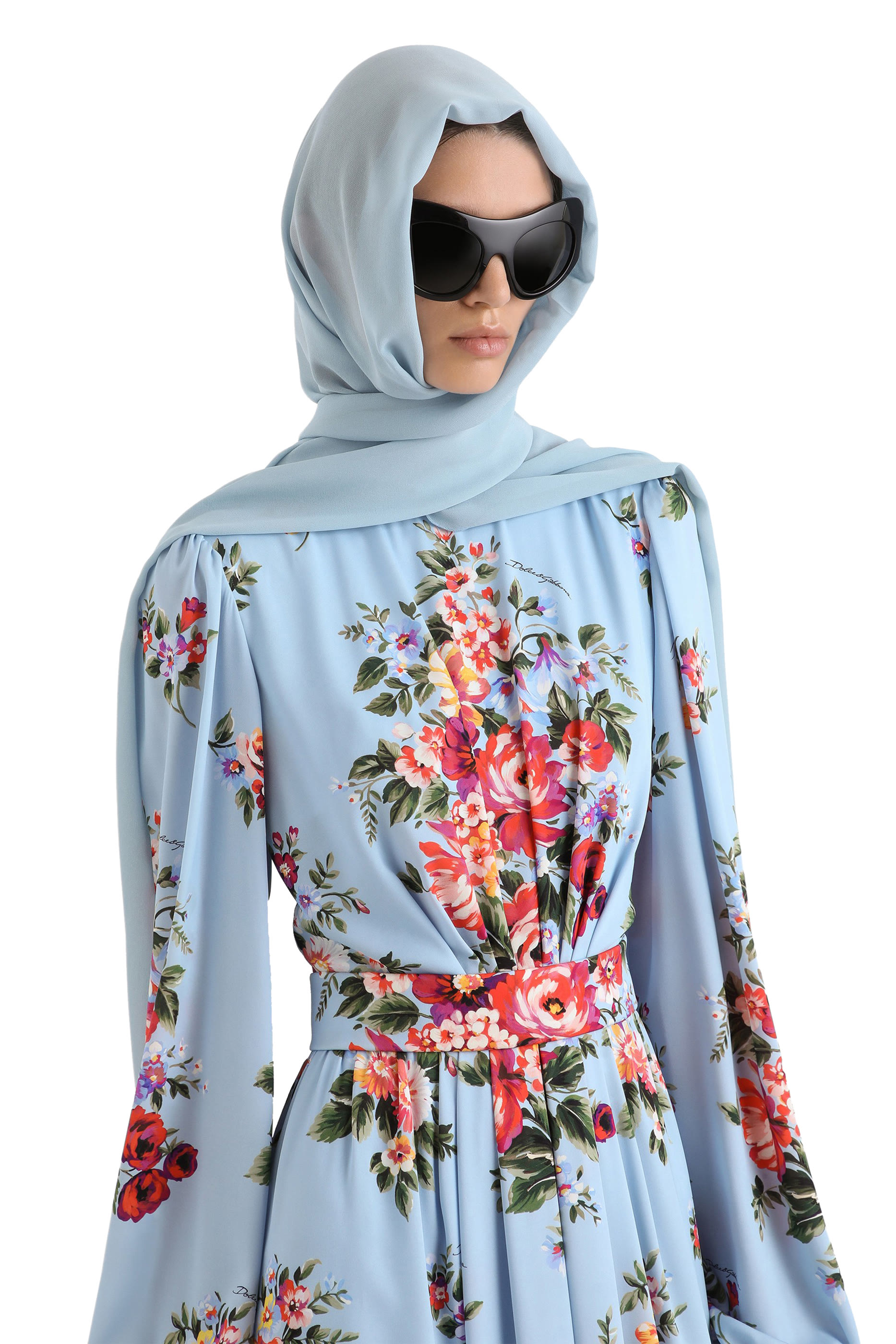 فستان شارموز بطبعة أزهار وورود