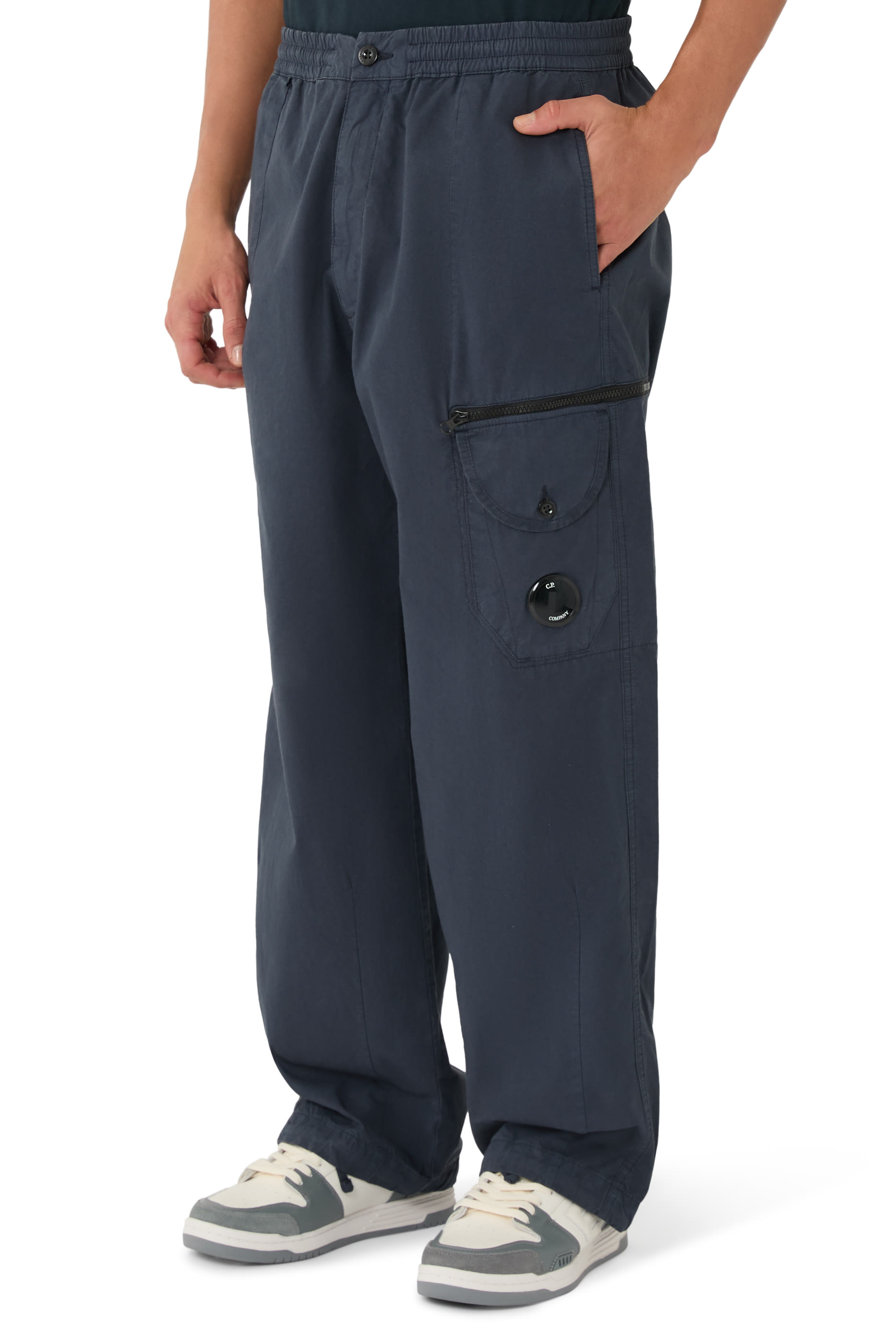 بنطال كارجو ميكروريبس بقصة مربعة وحلية بتصميم عدسة