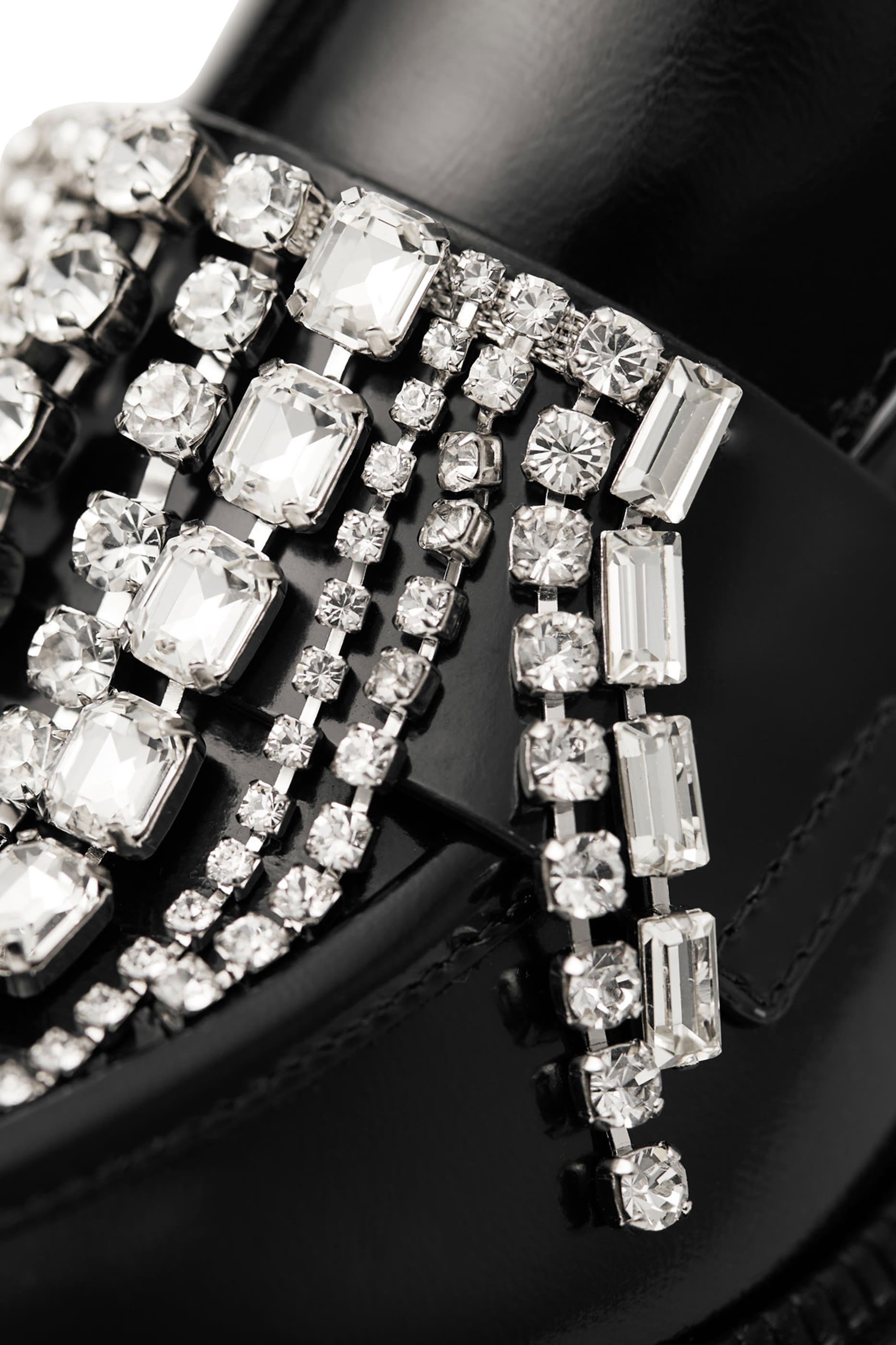 حذاء تايلور 60 سهل الارتداء مزين بكريستال جلد عجل