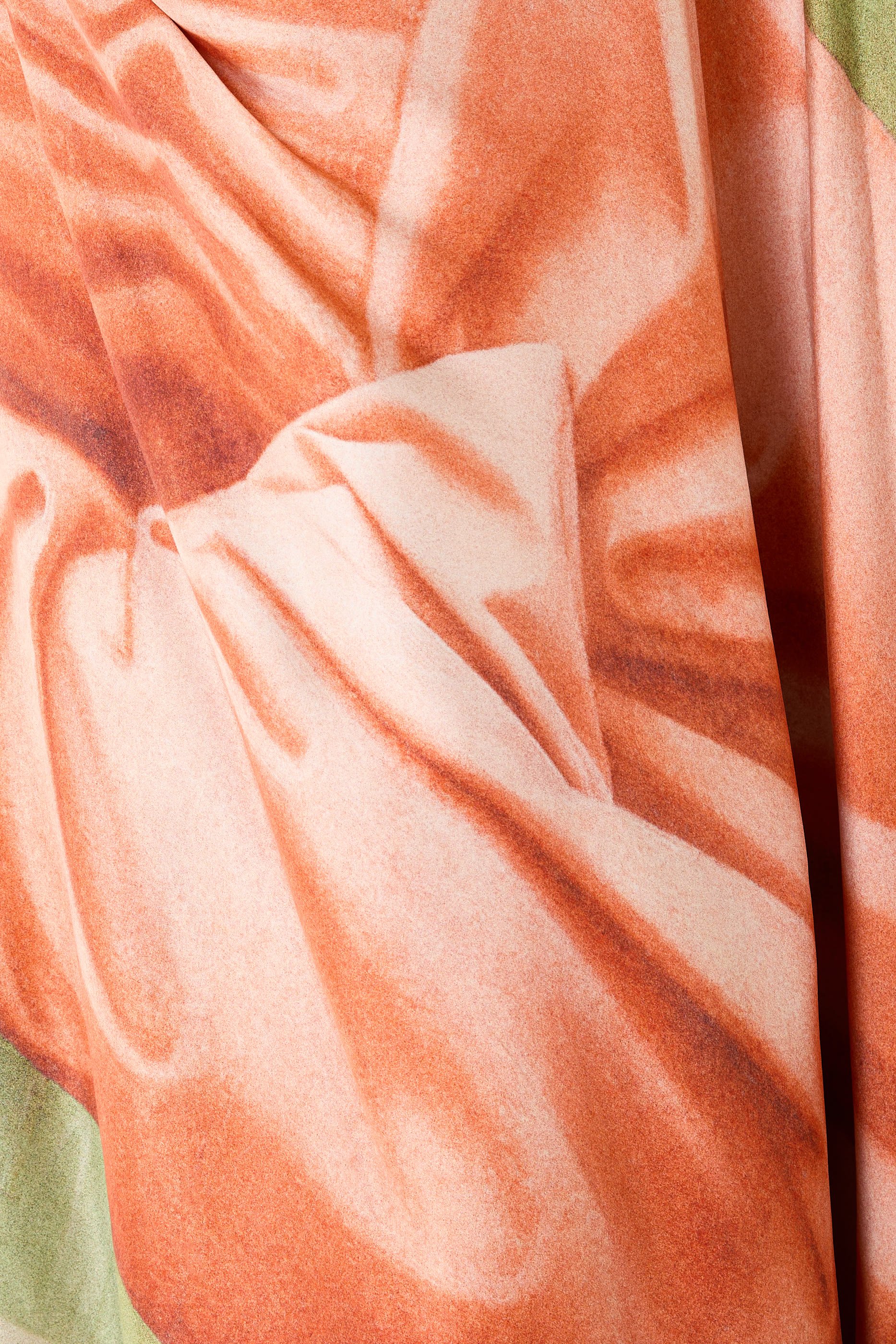 بلوزة مينيرفا بكم واحد بطول الأرضية