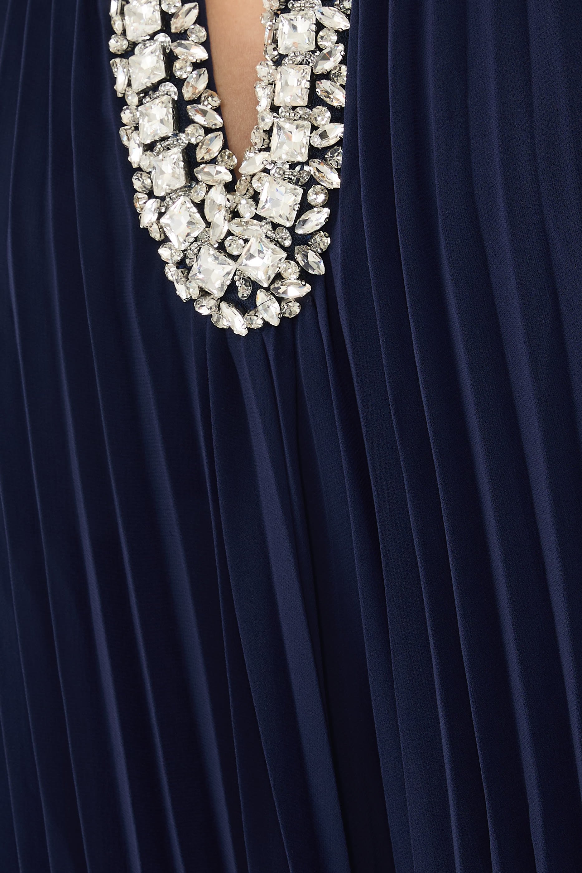 فستان شيفون متوسط الطول مزين بريش