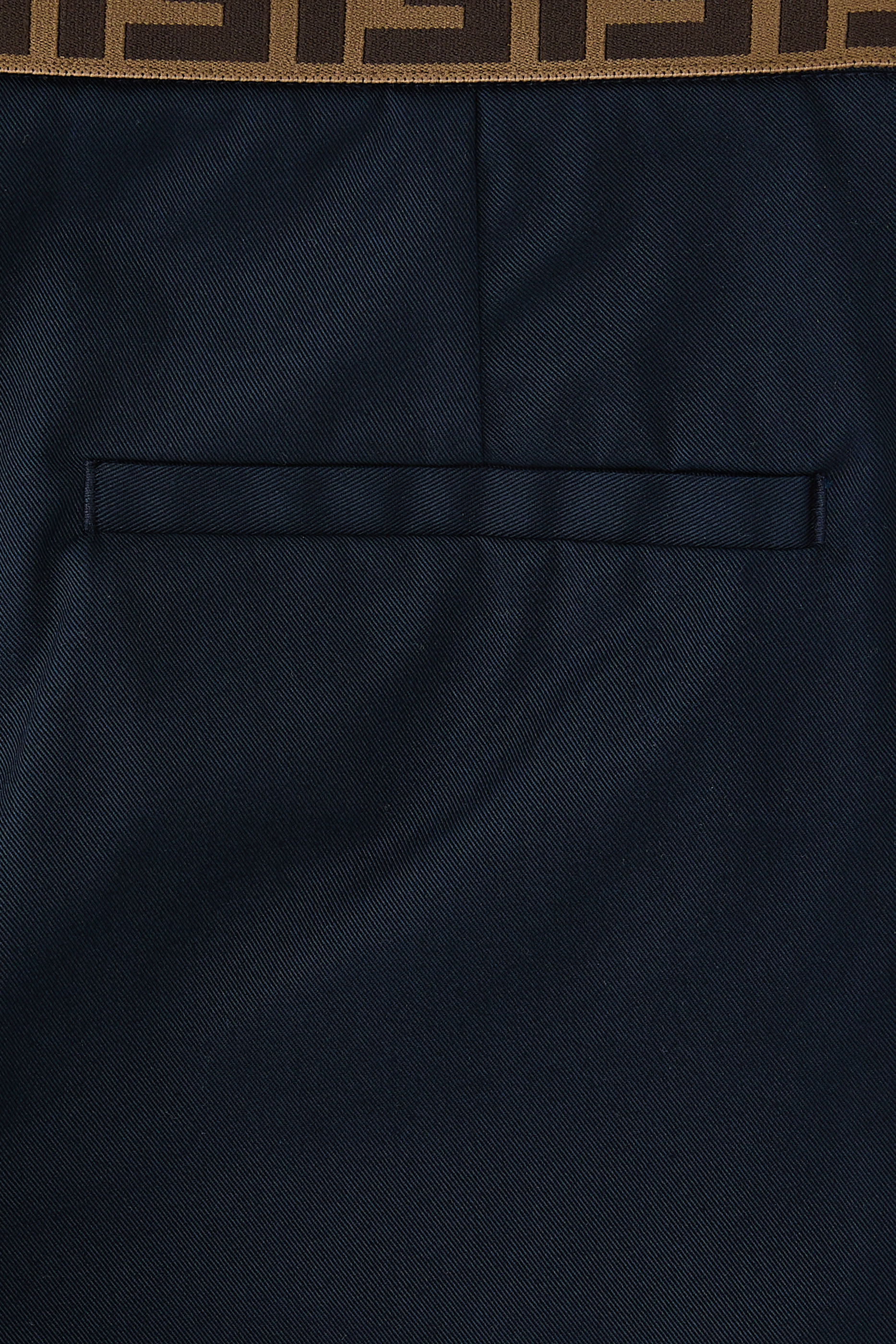 شورت بشعار الماركة للأطفال