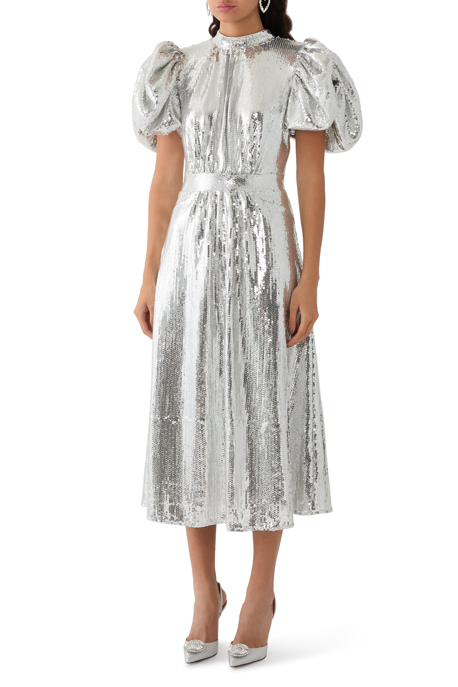 فستان طويل مزين بترتر