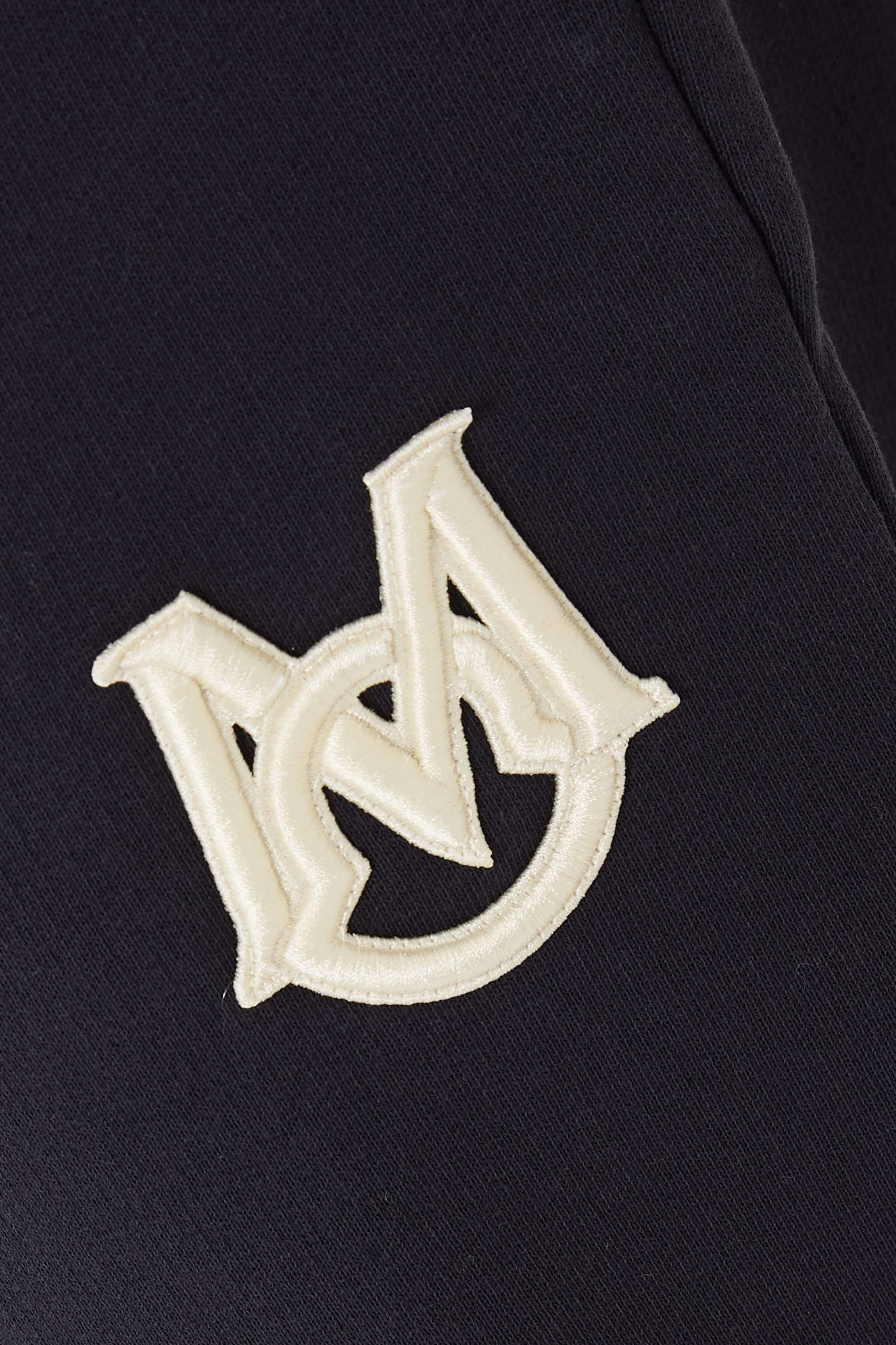 بنطال رياضي بشعار الماركة