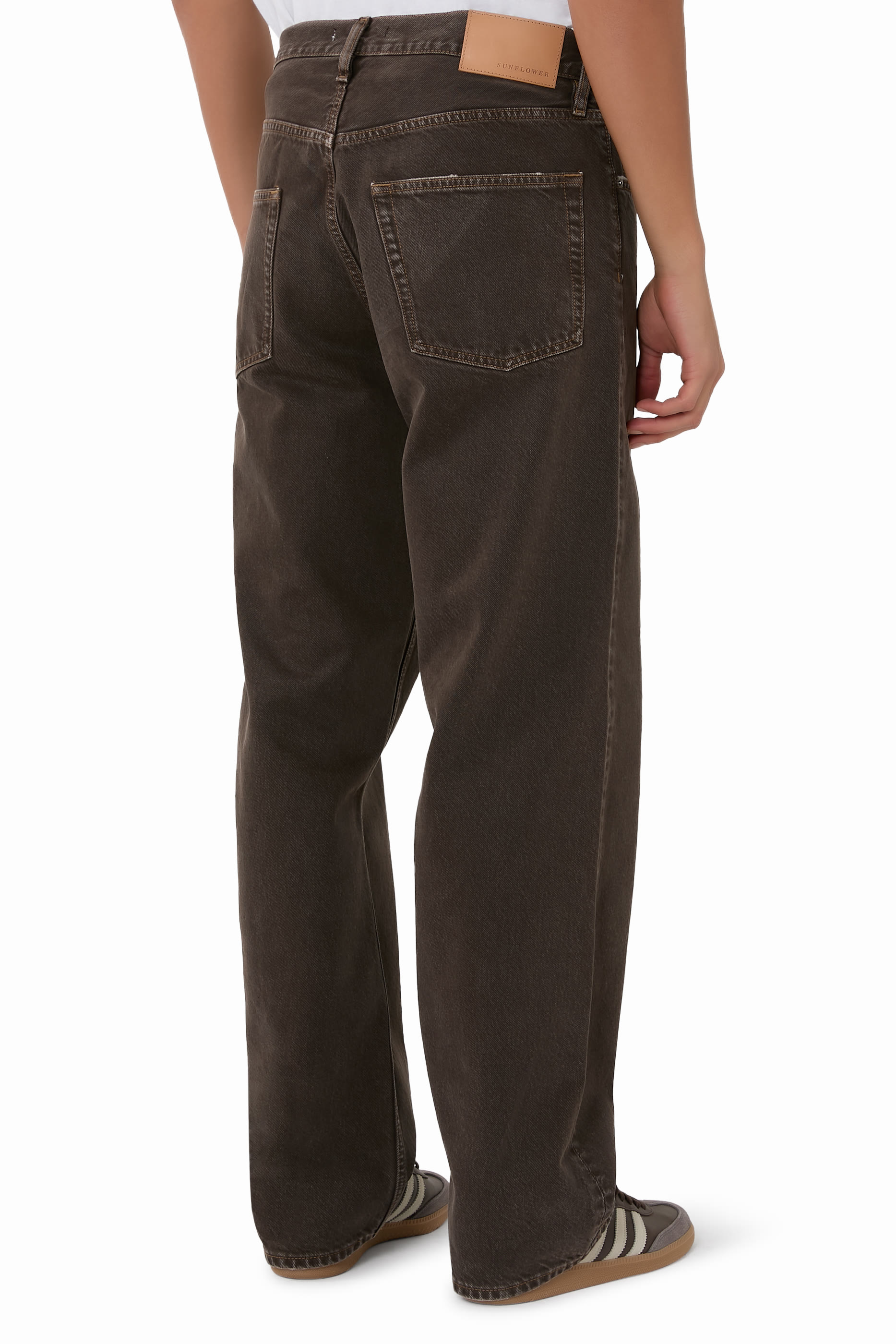 بنطال بتفاصيل ممزقة بخمسة جيوب 