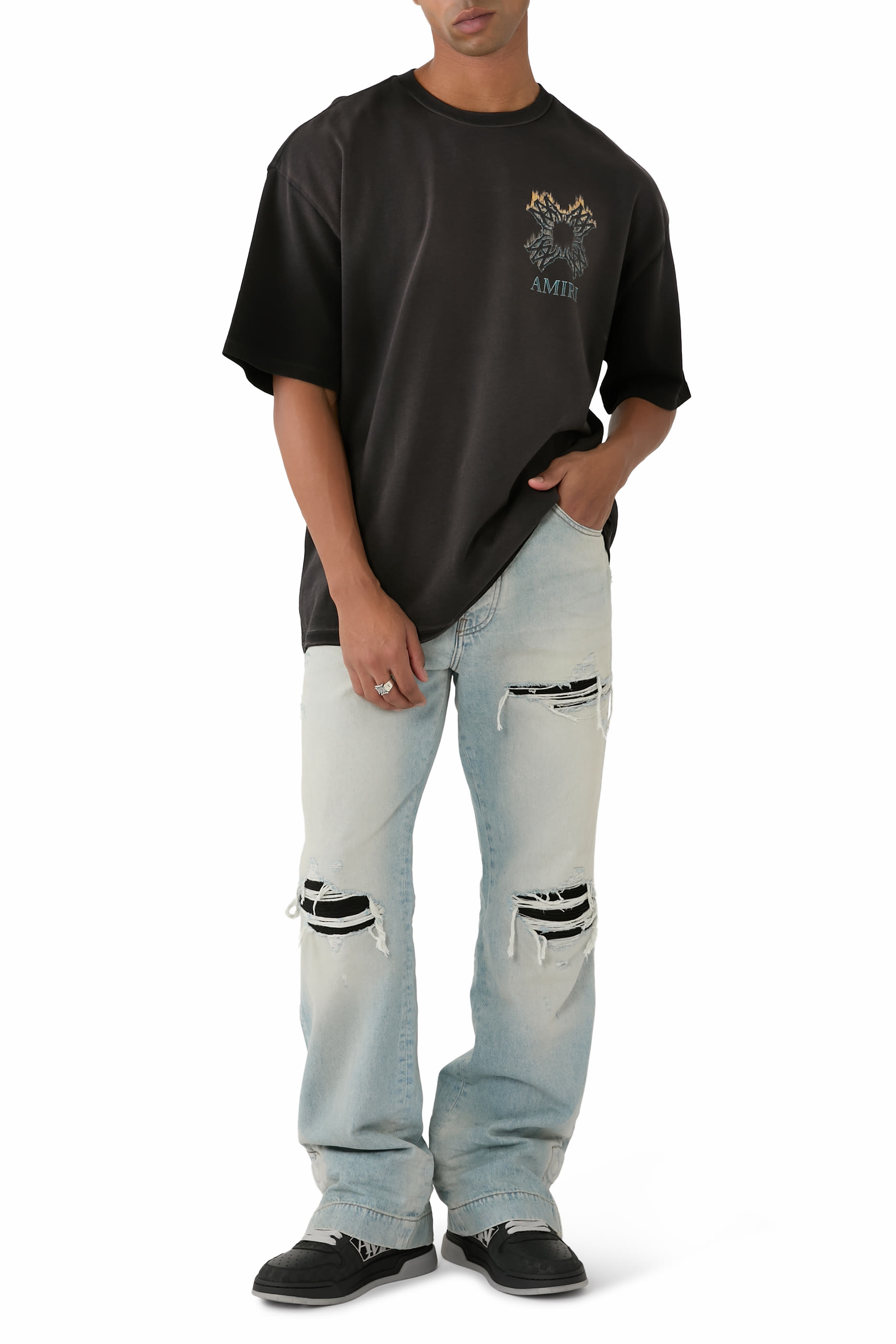 بنطال جينز بقصة ساق واسعة مستقيمة