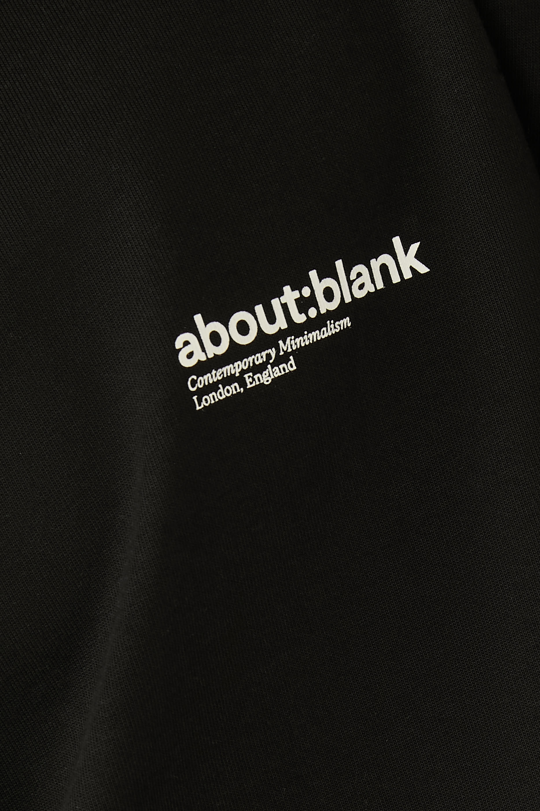 تيشيرت بطبعة مزدوجة لشعار الماركة