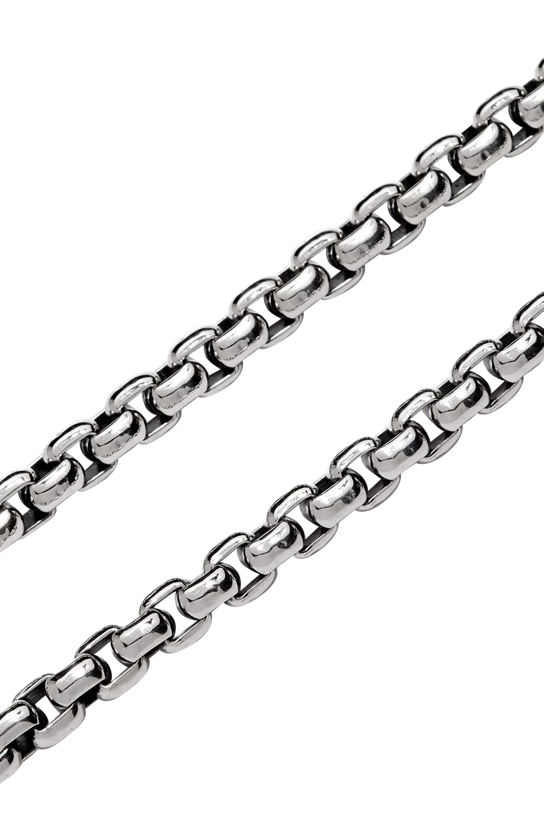 قلادة بحلقات مربعة كبيرة