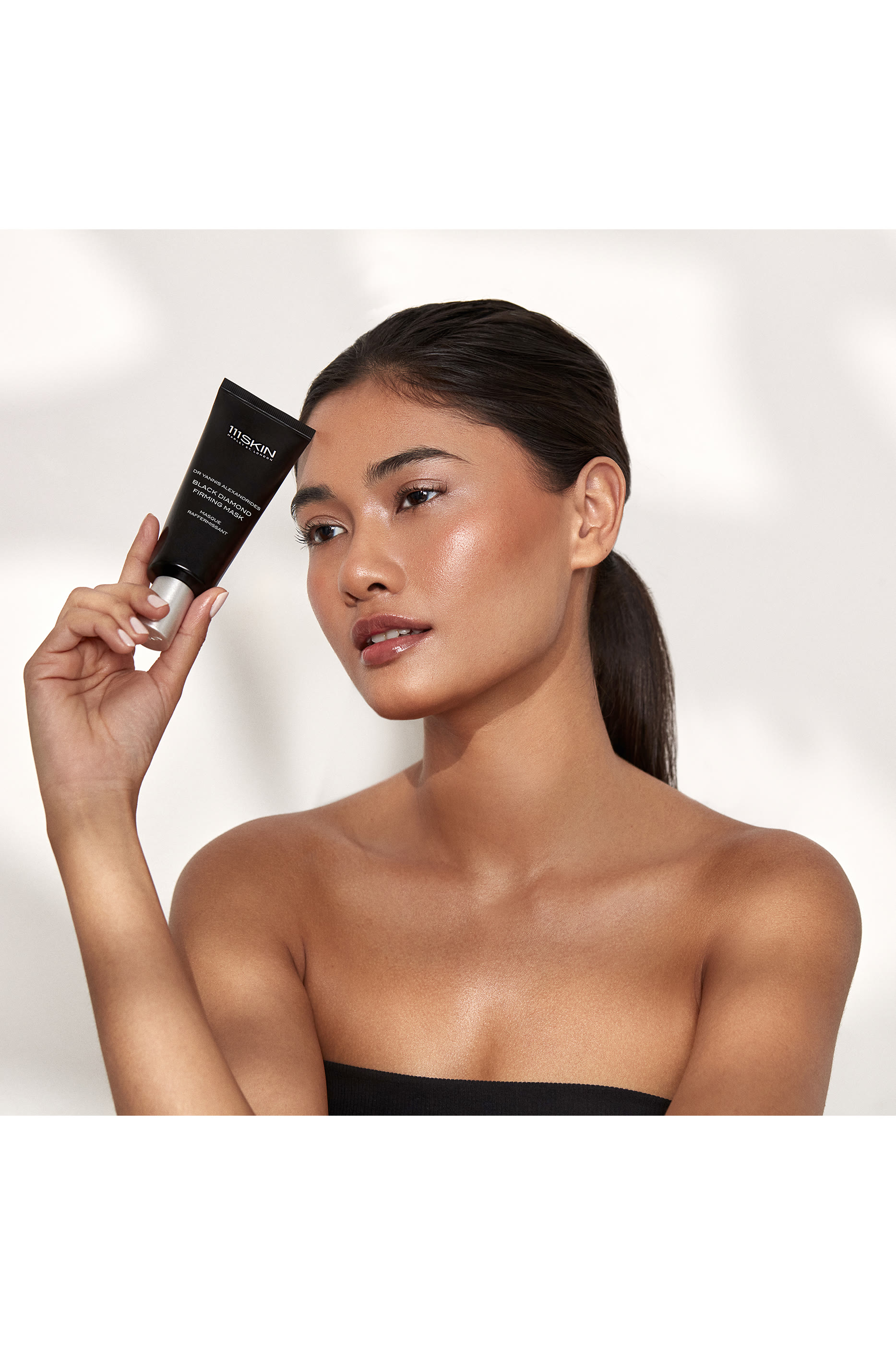 قناع نحت وشد البشرة