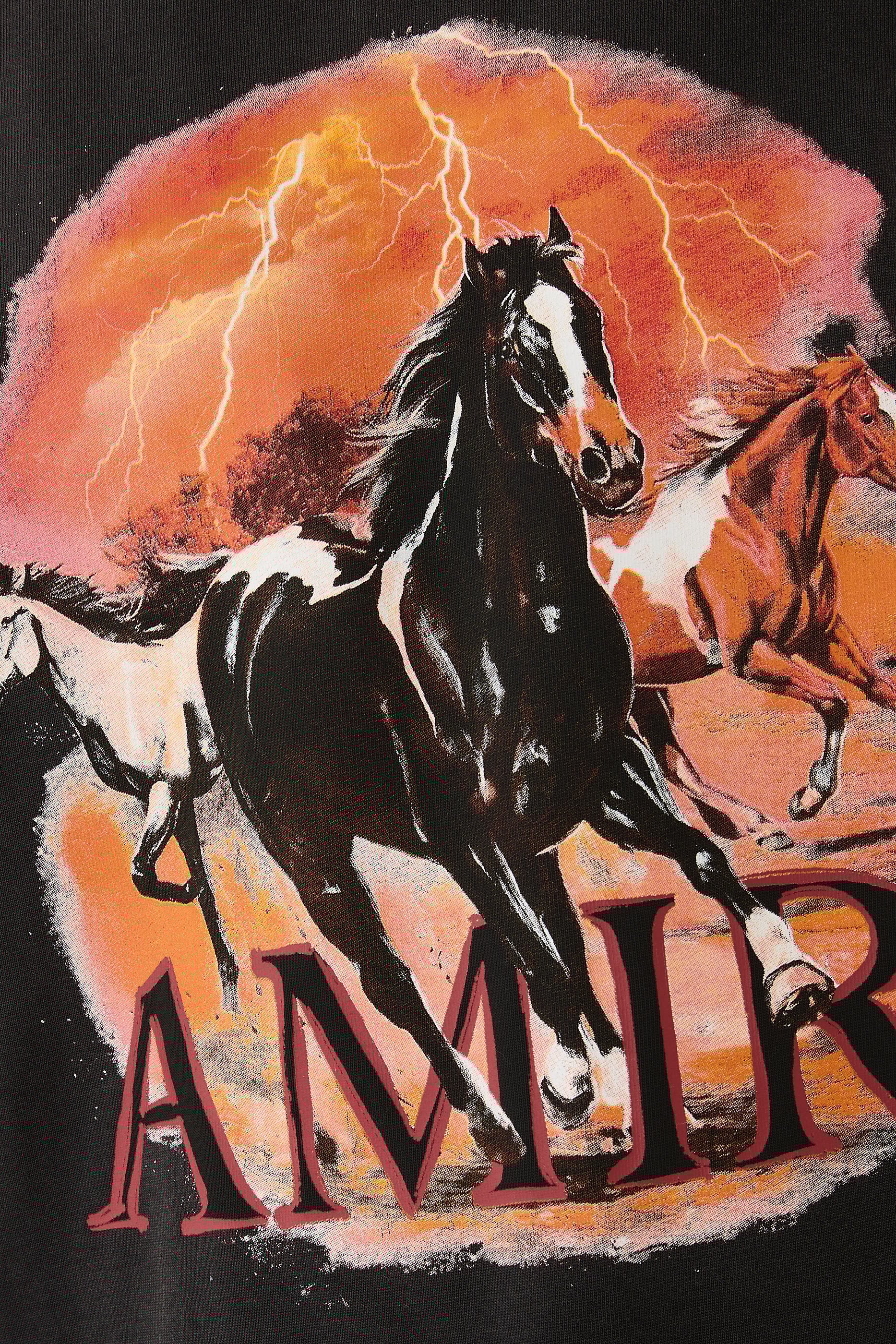 تيشيرت بطبعة شعار الحصان غرافيكية