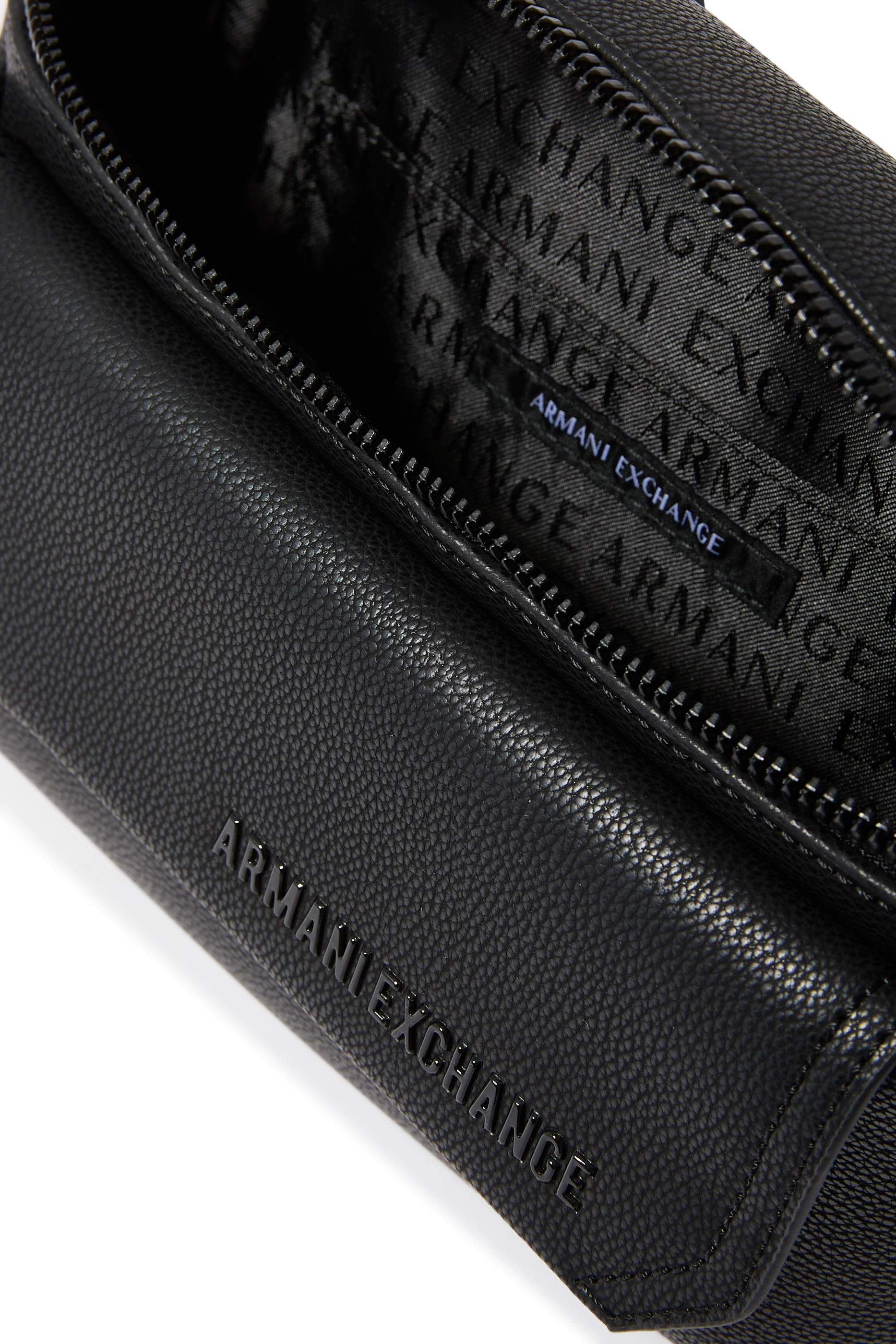 حقيبة خصر بشعار الماركة