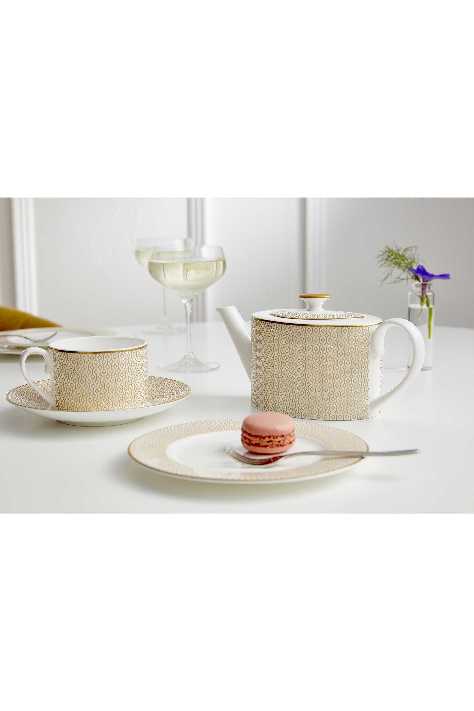 إبريق شاي بنقشة معينات