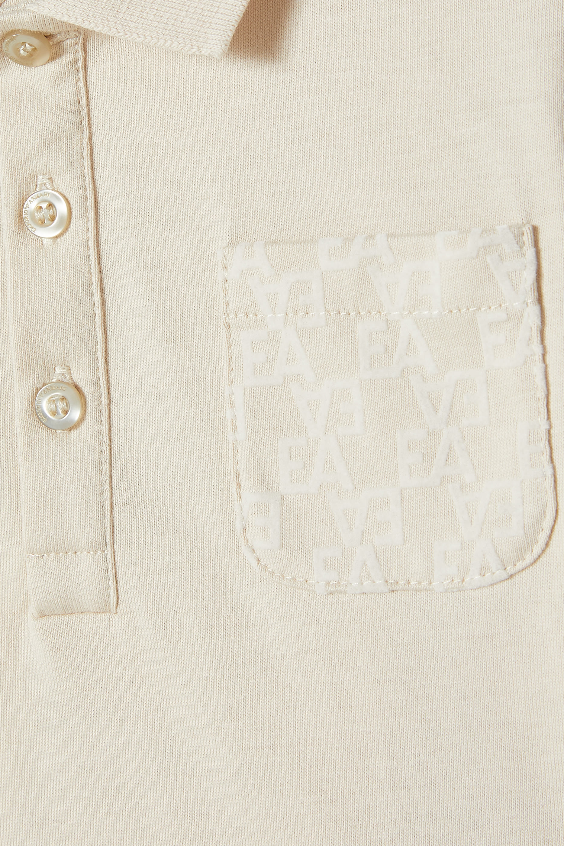 قميص بولو بجيب مزين بشعار الماركة للأطفال