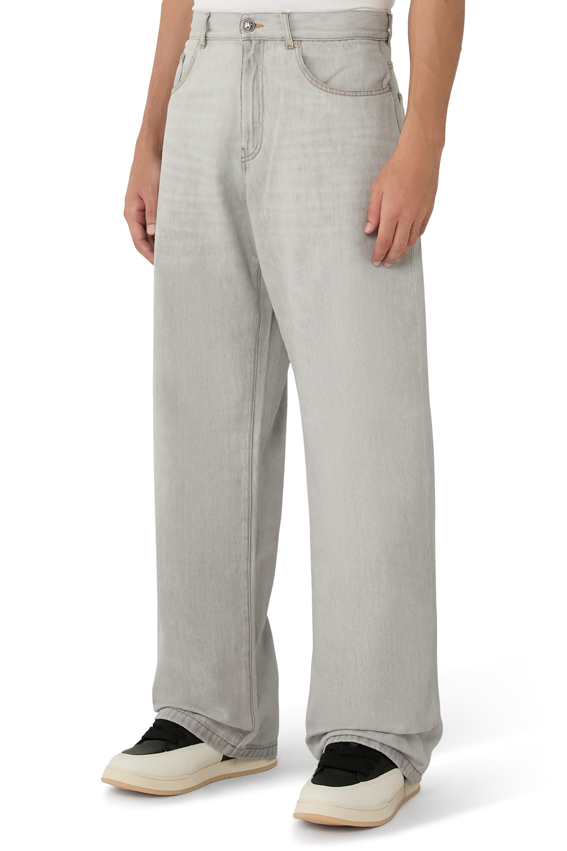 بنطال دنيم بقصة فضفاضة بشعار الماركة بتصميم مقوس