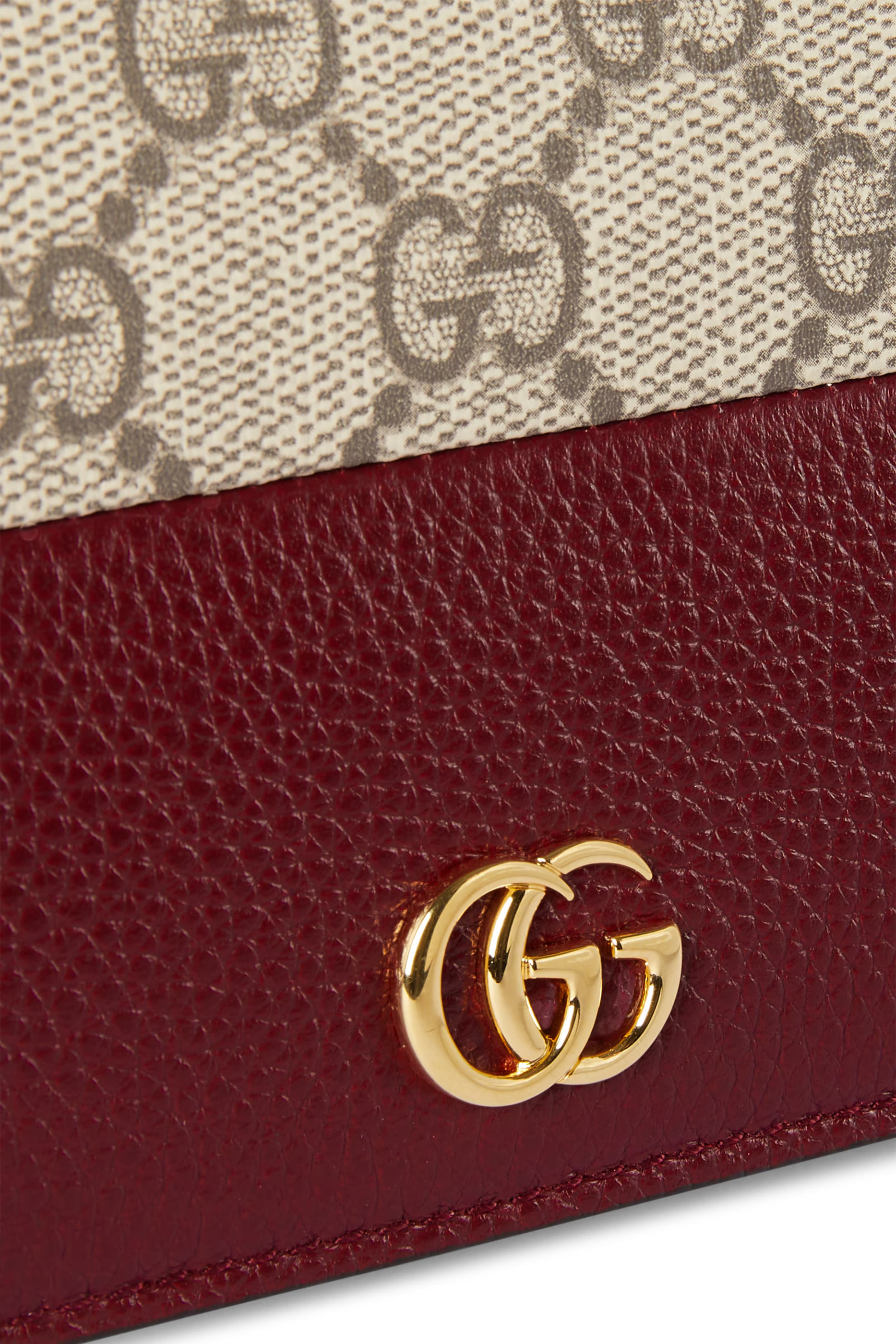 حقيبة مارمونت صغيرة مقسمة لألوان بسلسلة وشعار حرفي الماركة