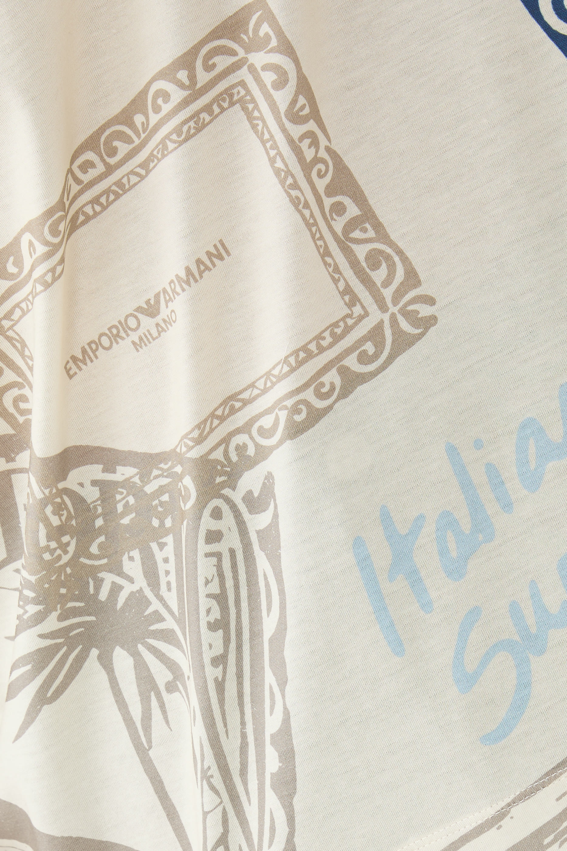 تيشيرت بنقشات طوابع سفر