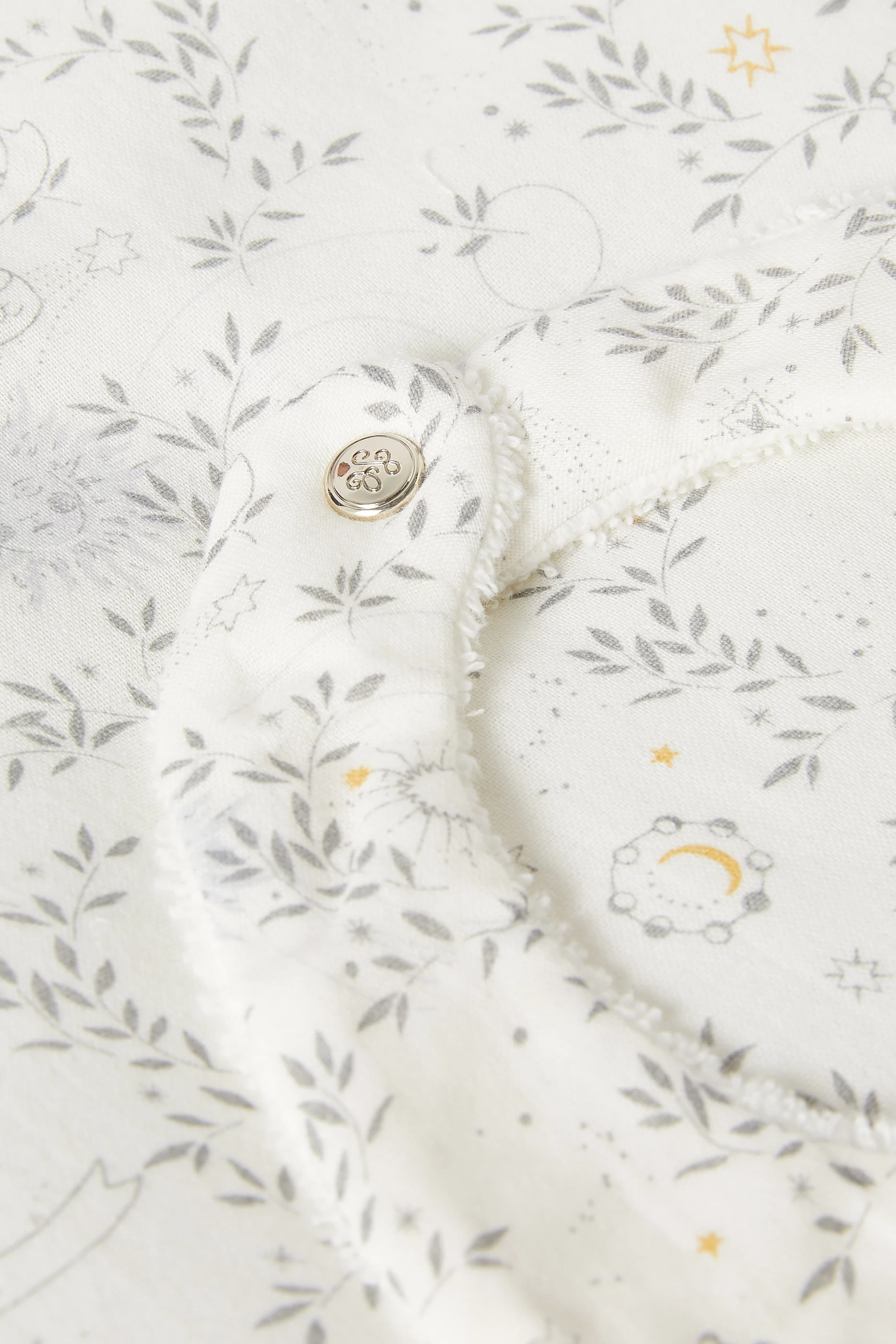 مريلة بطبعات للأطفال