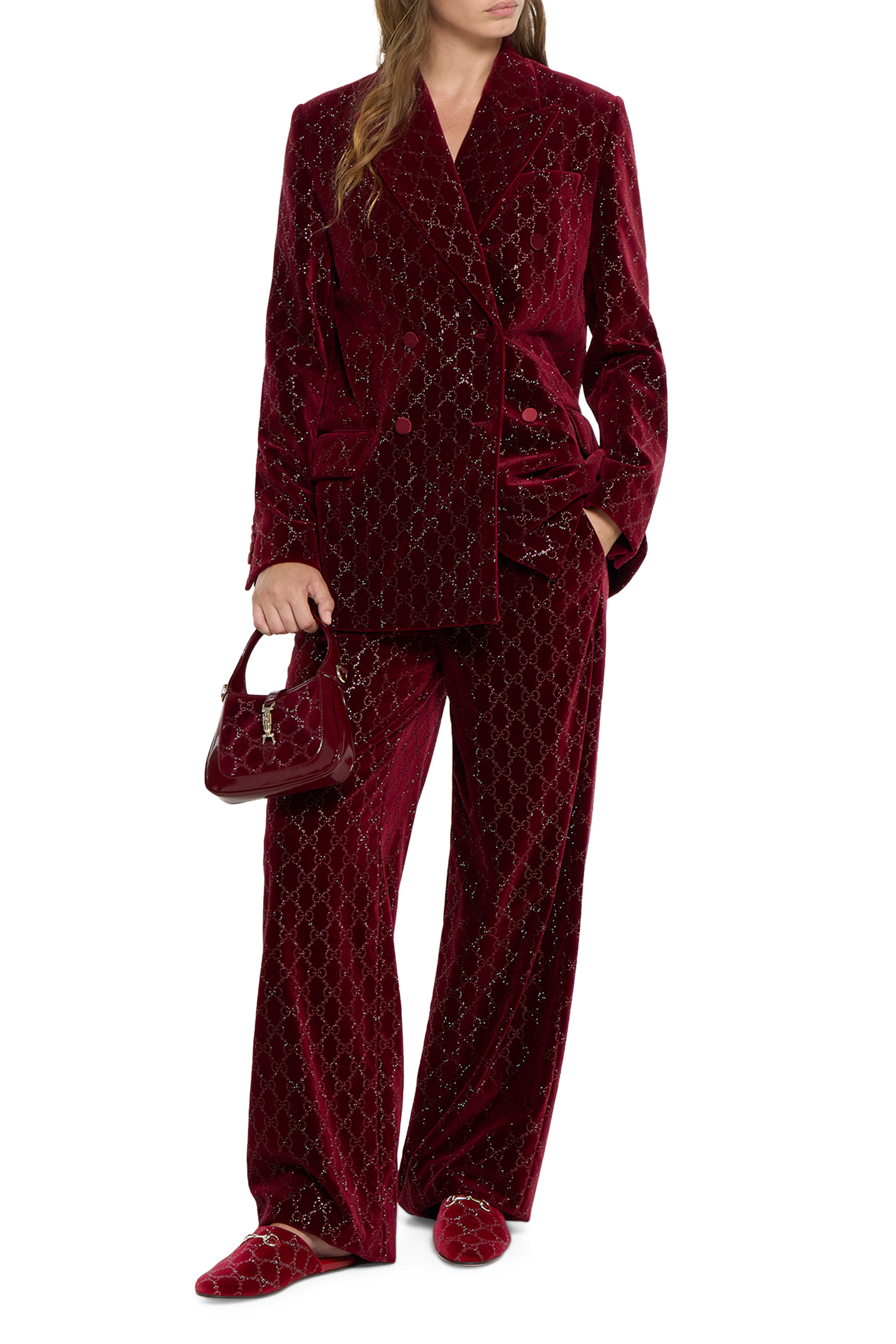 حذاء مفتوح من الخلف مزين بحلية شعار الماركة مرصعة بكريستال