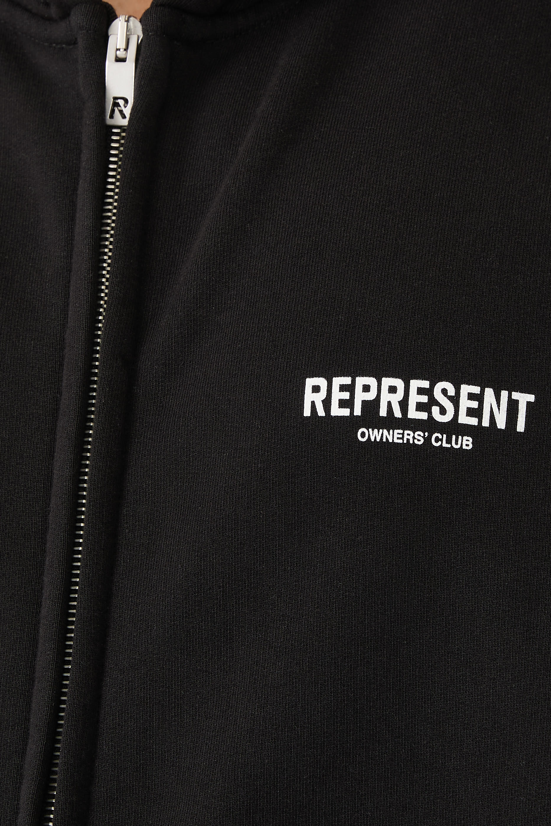 هودي بسحاب وشعار الماركة