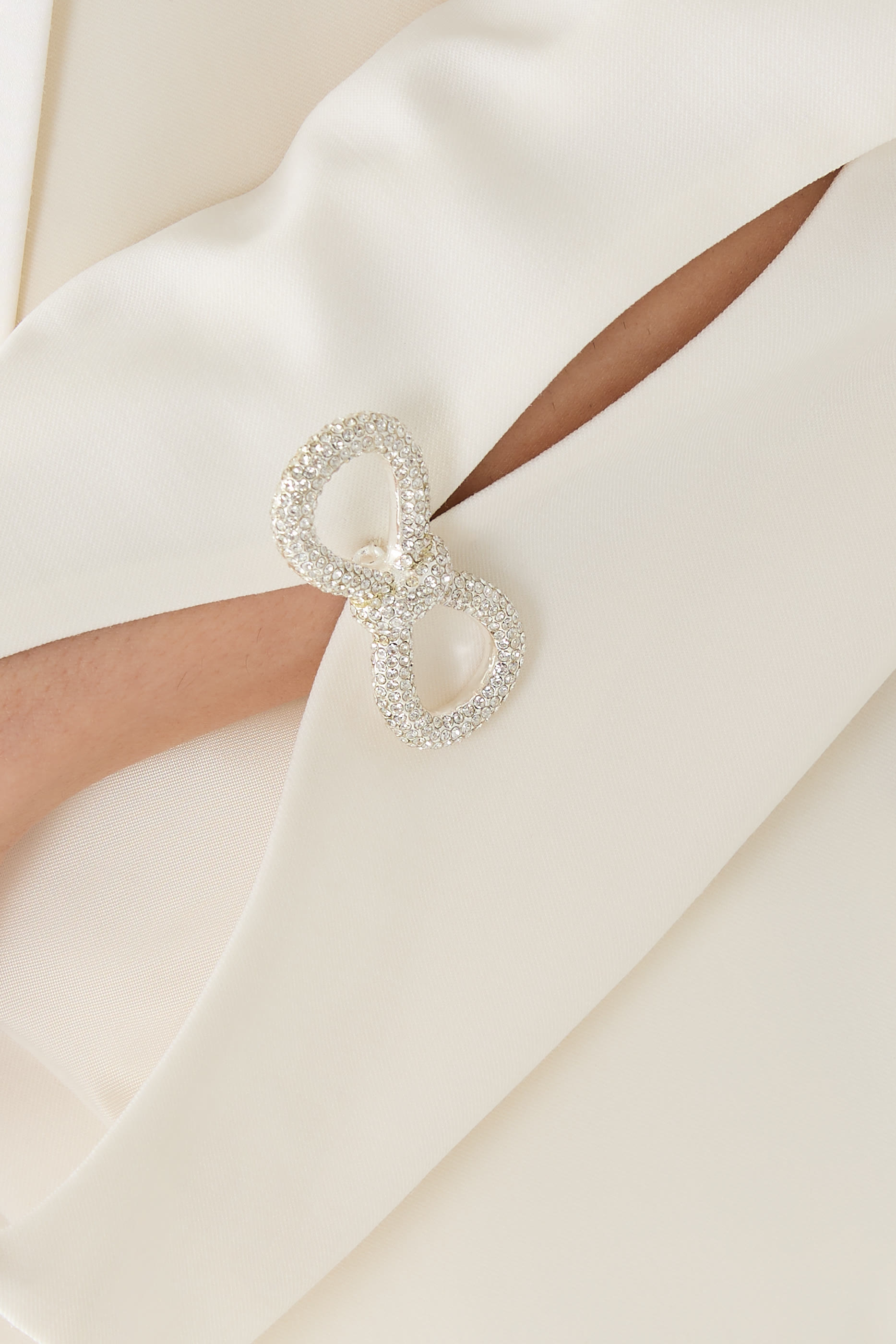 فستان بتصميم بليزر مزين بربطة فيونكة صوف