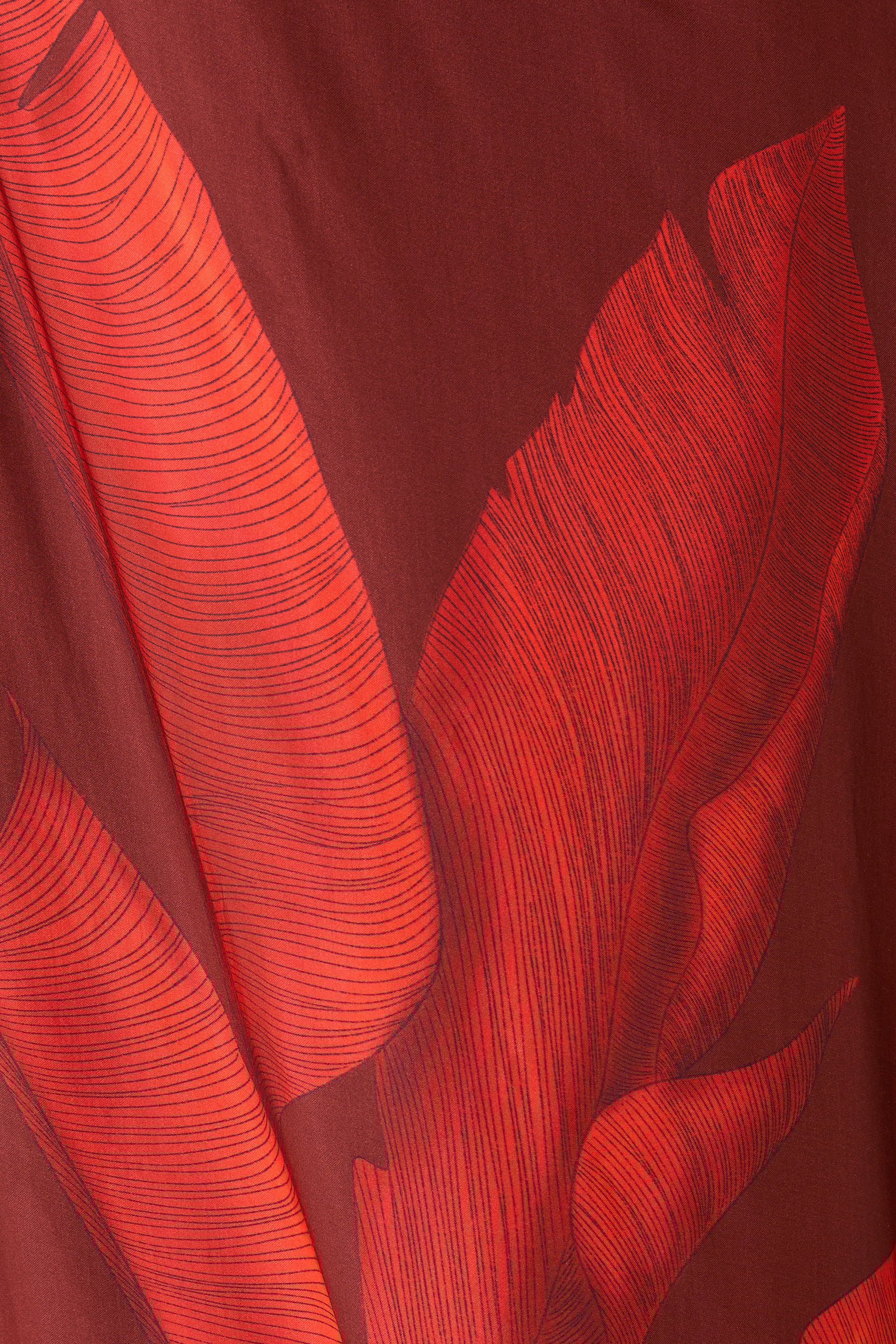 فستان سوس ميراداس طويل بتصميم غير متماثل