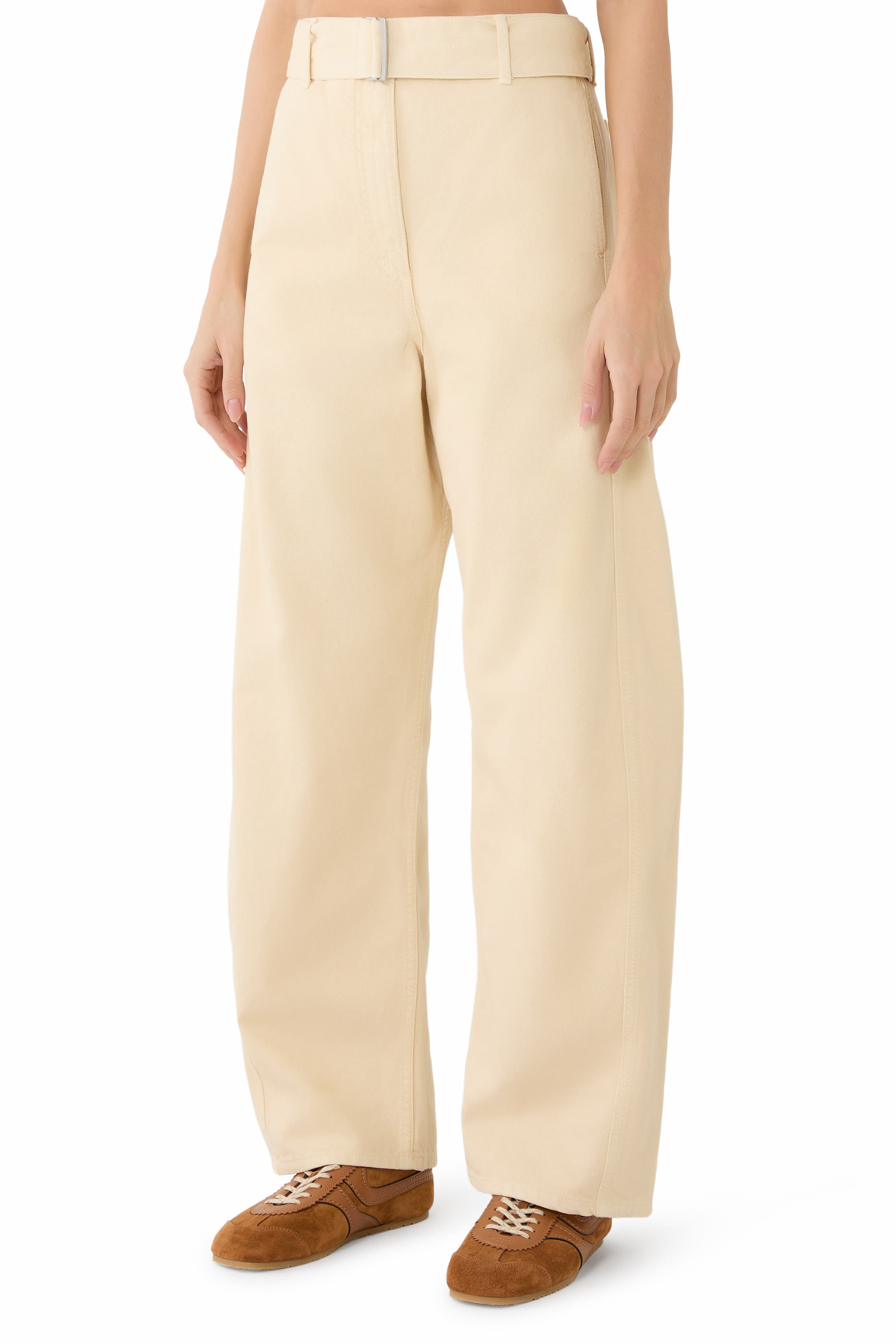 بنطال بقصة ساق واسعة وحزام دنيم