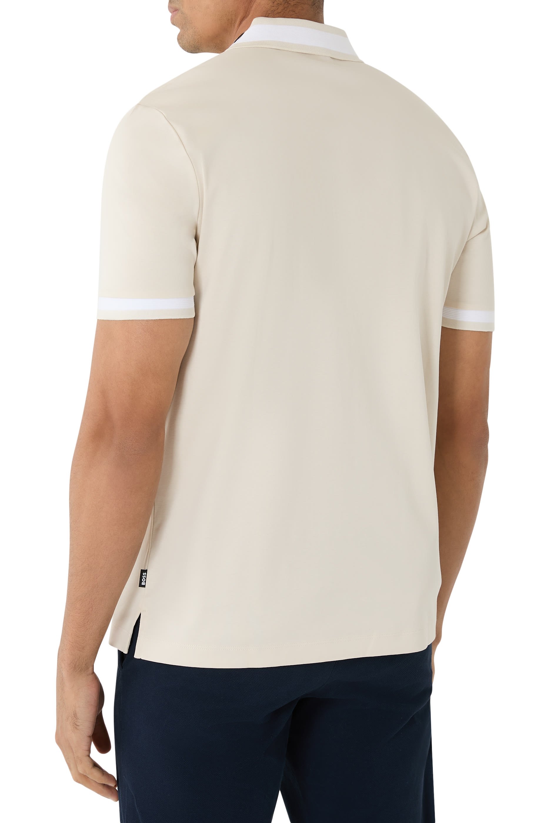 قميص بولو بقصة ضيقة