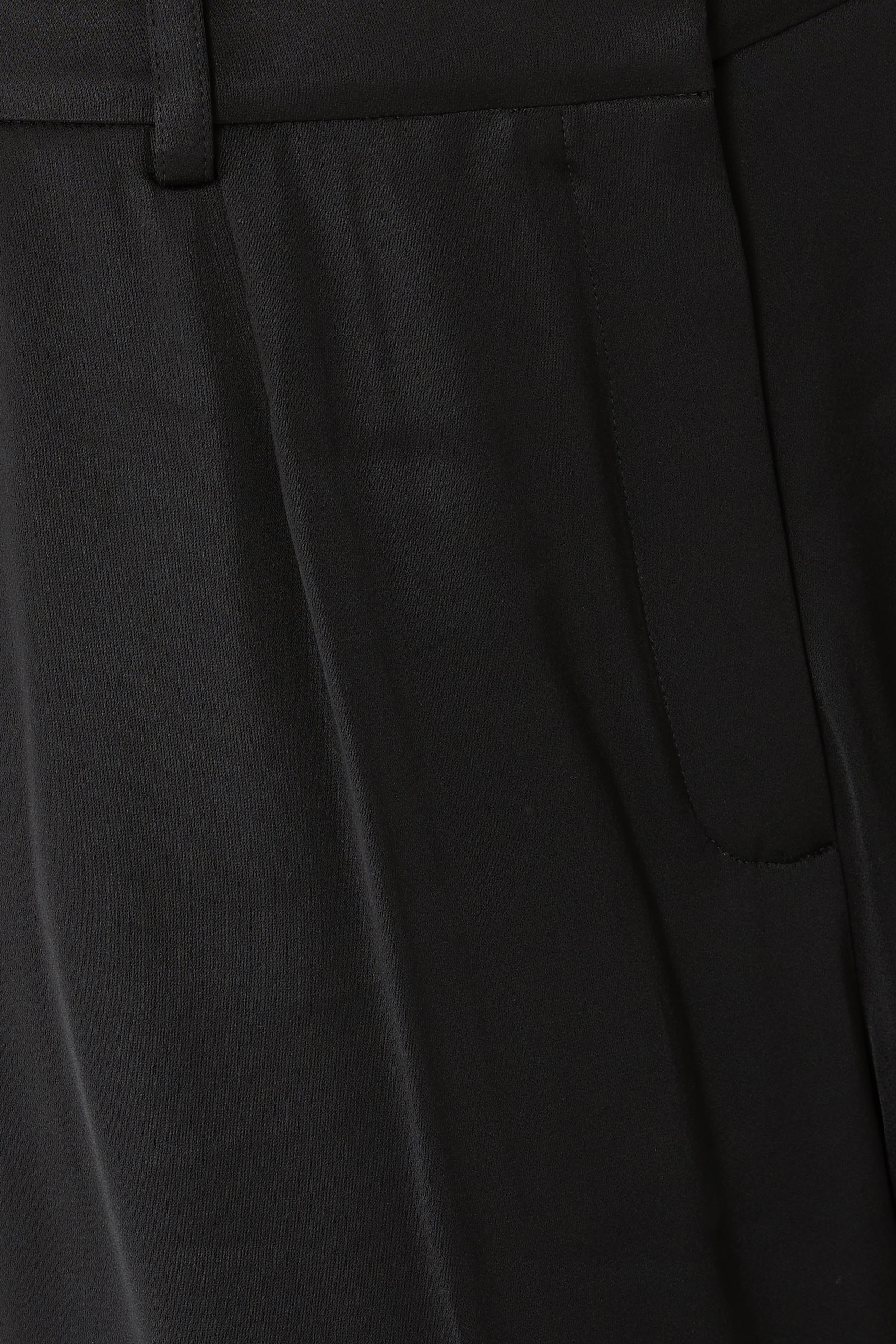 بنطال بقصة واسعة ساتان