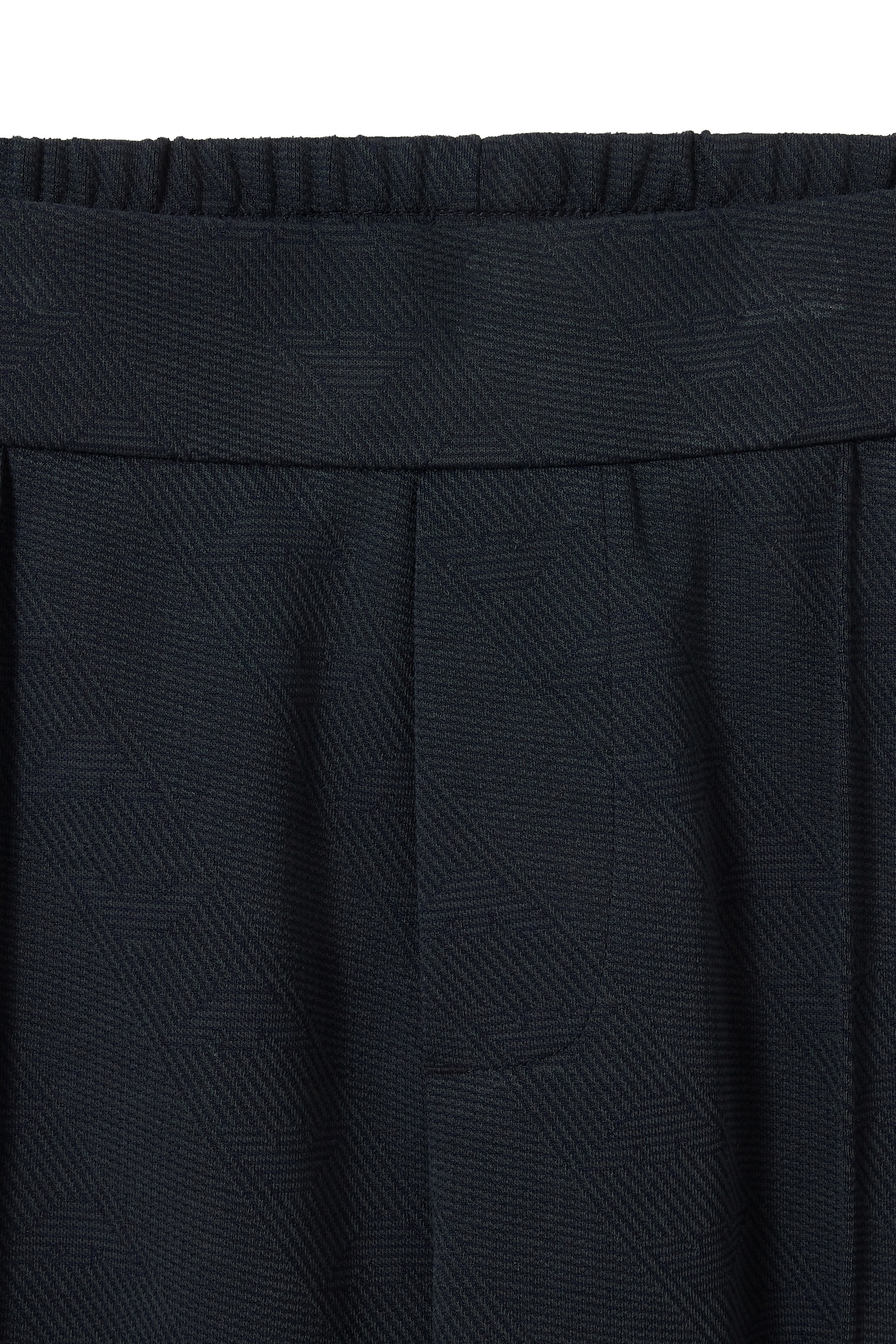 طقم تيشيرت وشورت بشعار الماركة للأطفال 