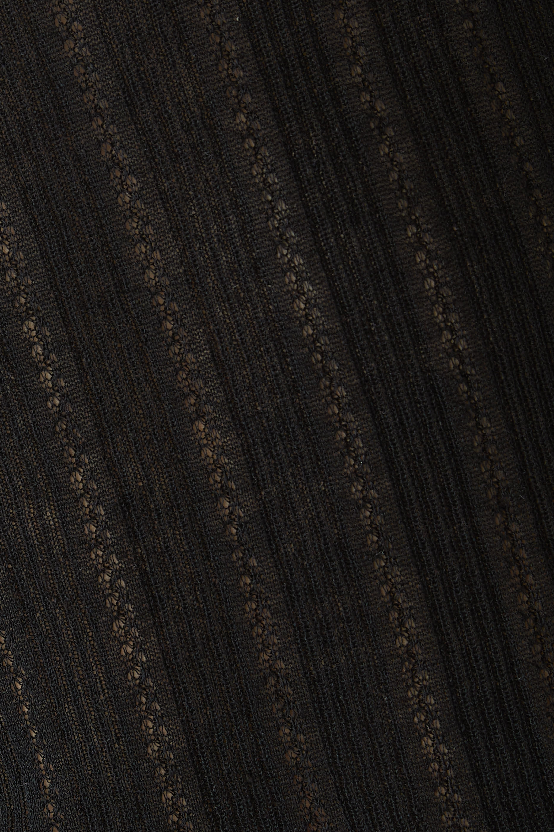 بلوزة بلا أكمام بتطريزات مفرغة