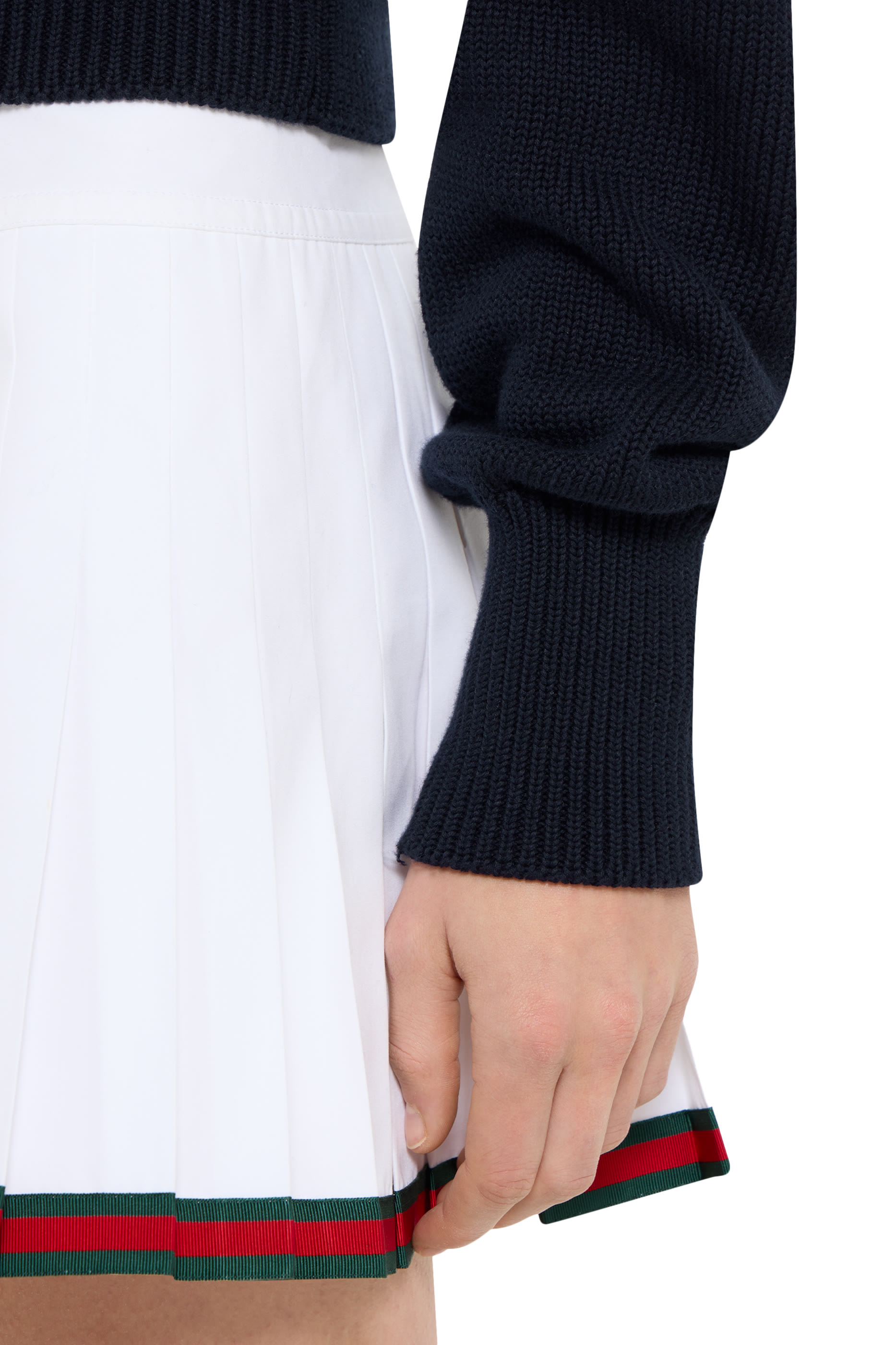 تنورة بطيات وتفاصيل ويب