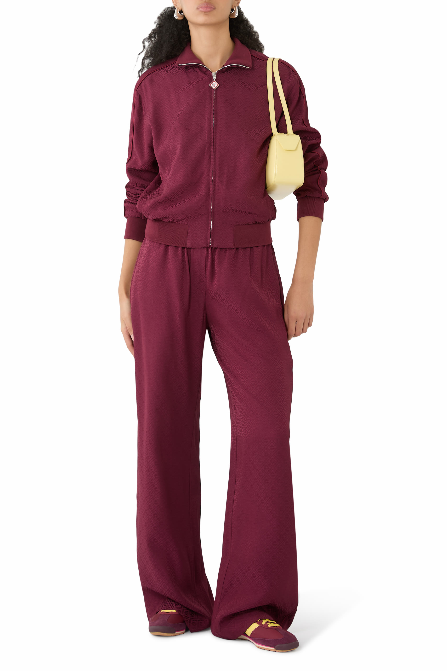 جاكيت رياضي بشعار الماركة