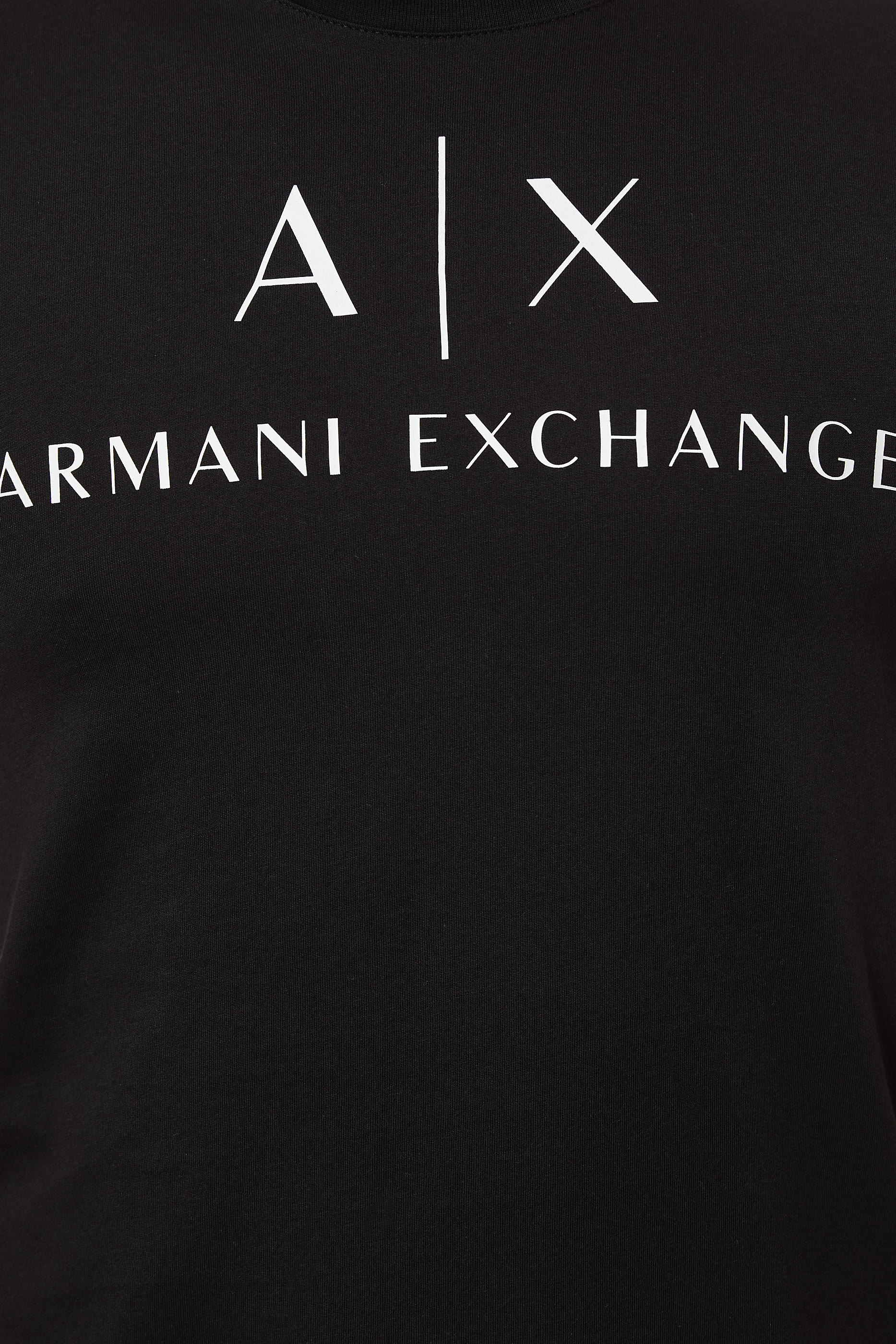 تي شيرت بطبعة حروف شعار الماركة 