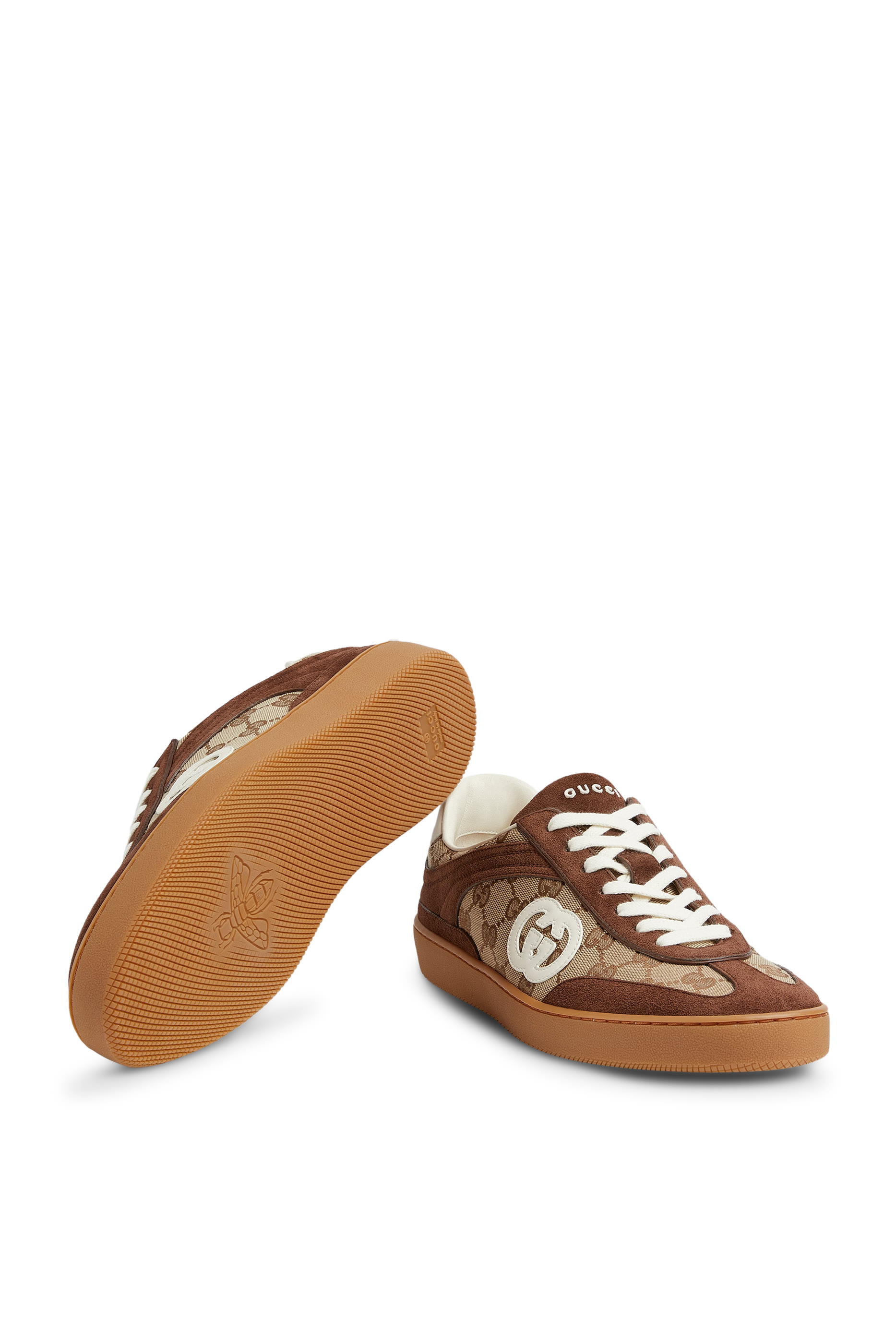 سنيكرز بشعار الماركة متداخل