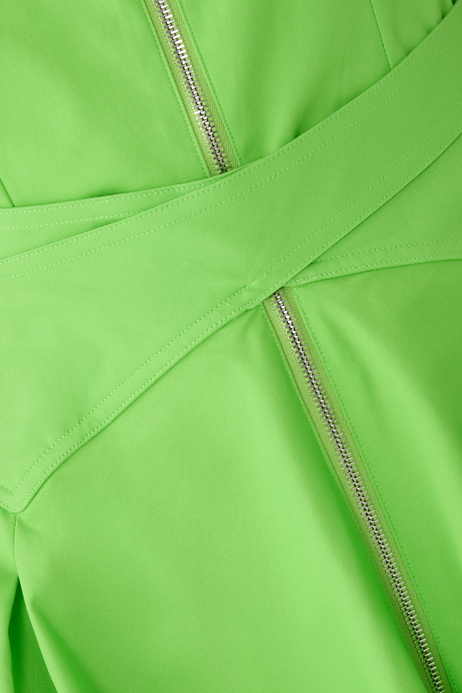 فستان بلا أكمام متوسط الإرتفاع