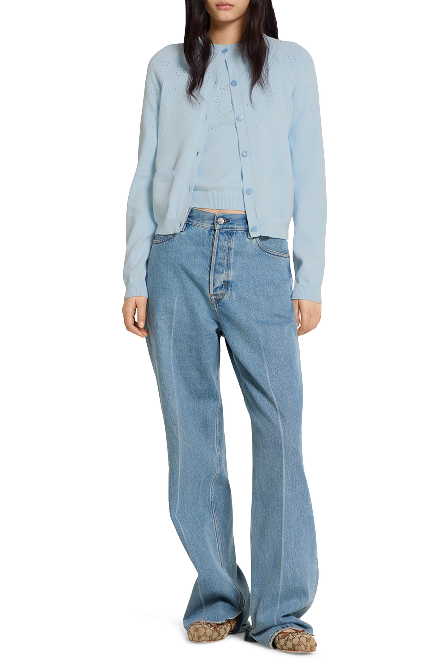 بلوزة بياقة ضيقة ونقشة حرفي بشعار الماركة قطن